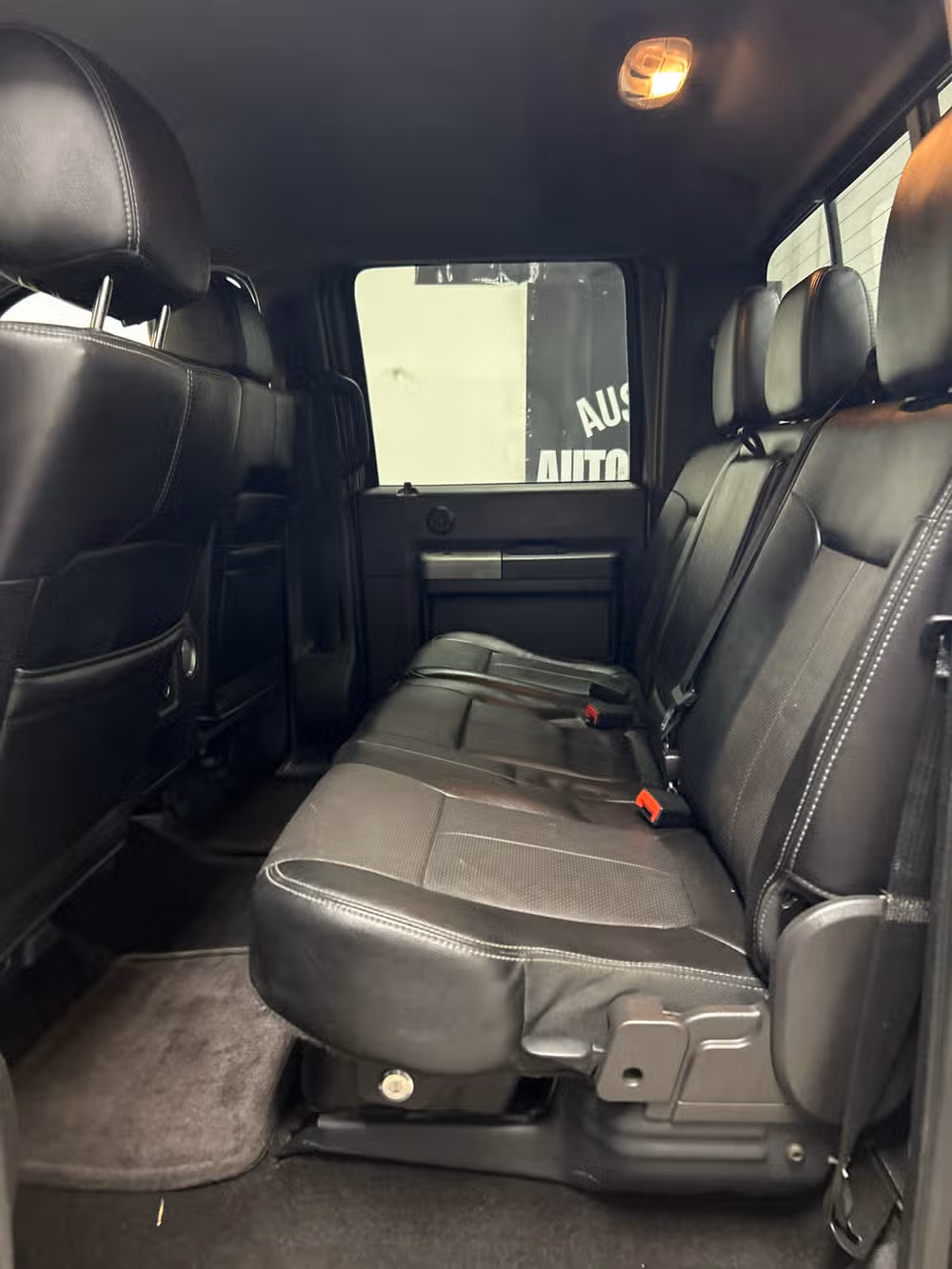 2015 Ford F-250 Super Duty Lariat Crew Cab Image 9