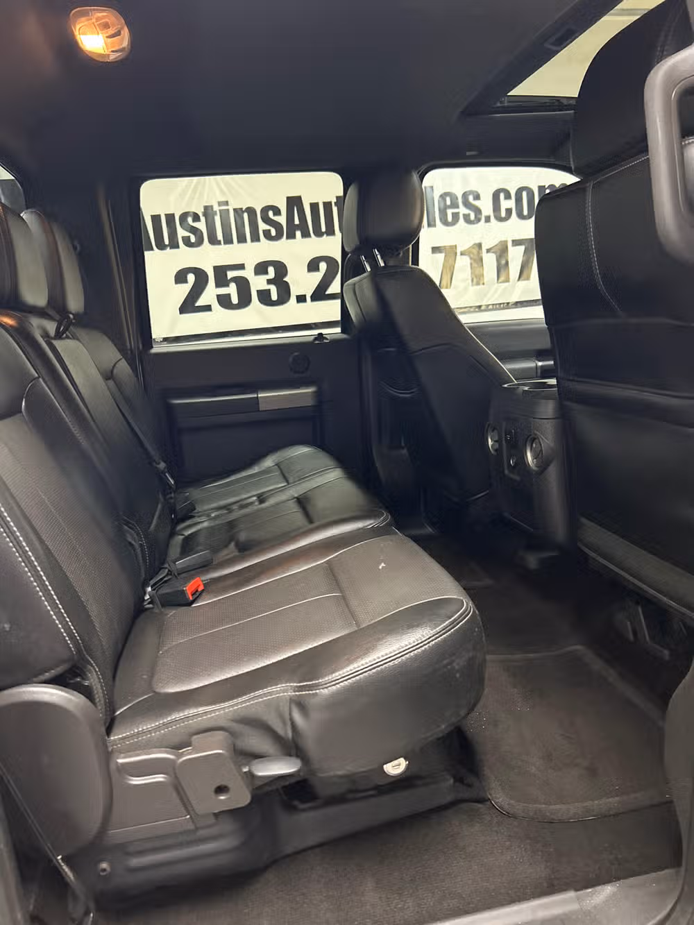 2015 Ford F-250 Super Duty Lariat Crew Cab Image 11