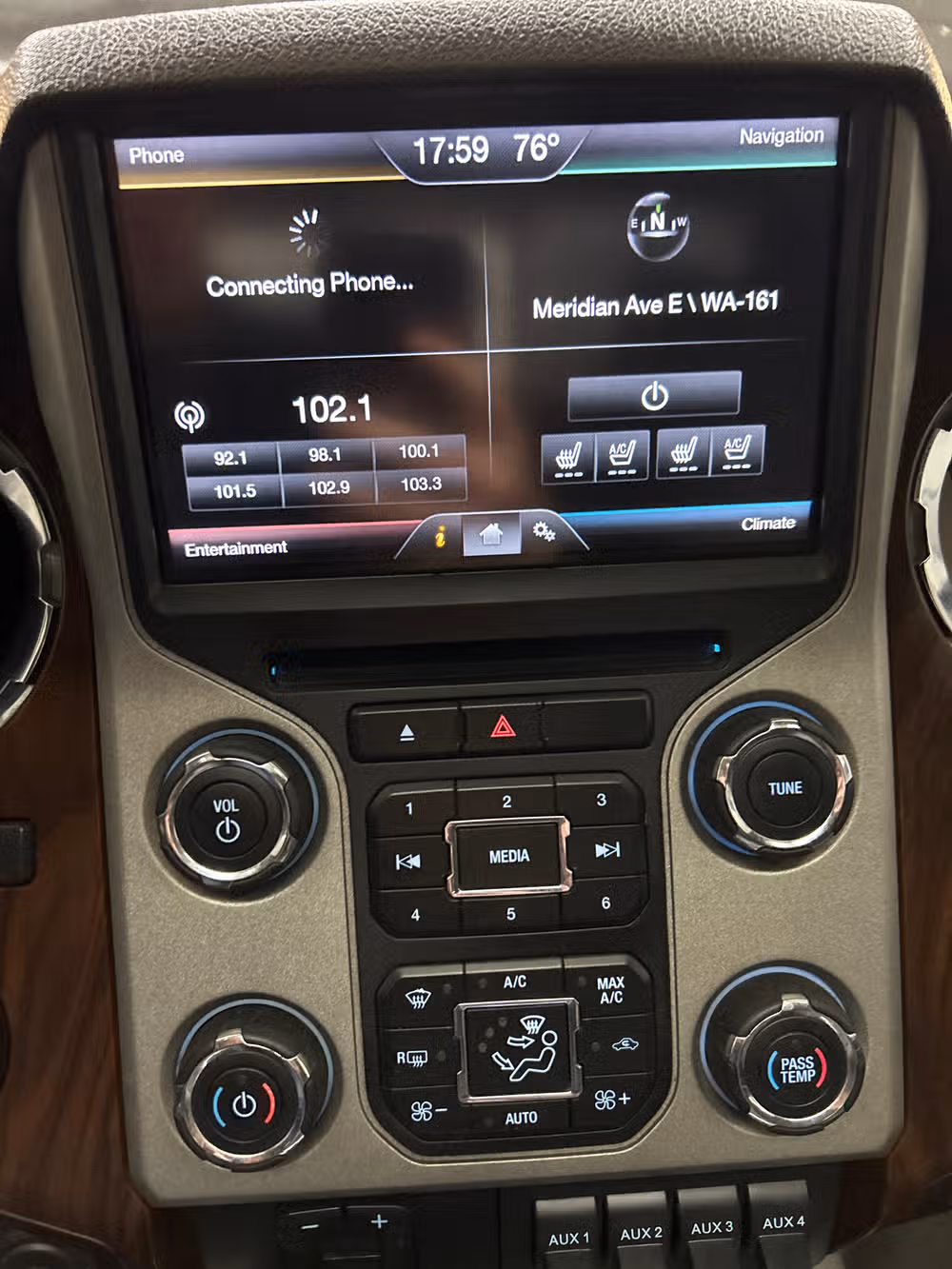 2015 Ford F-250 Super Duty Lariat Crew Cab Image 14