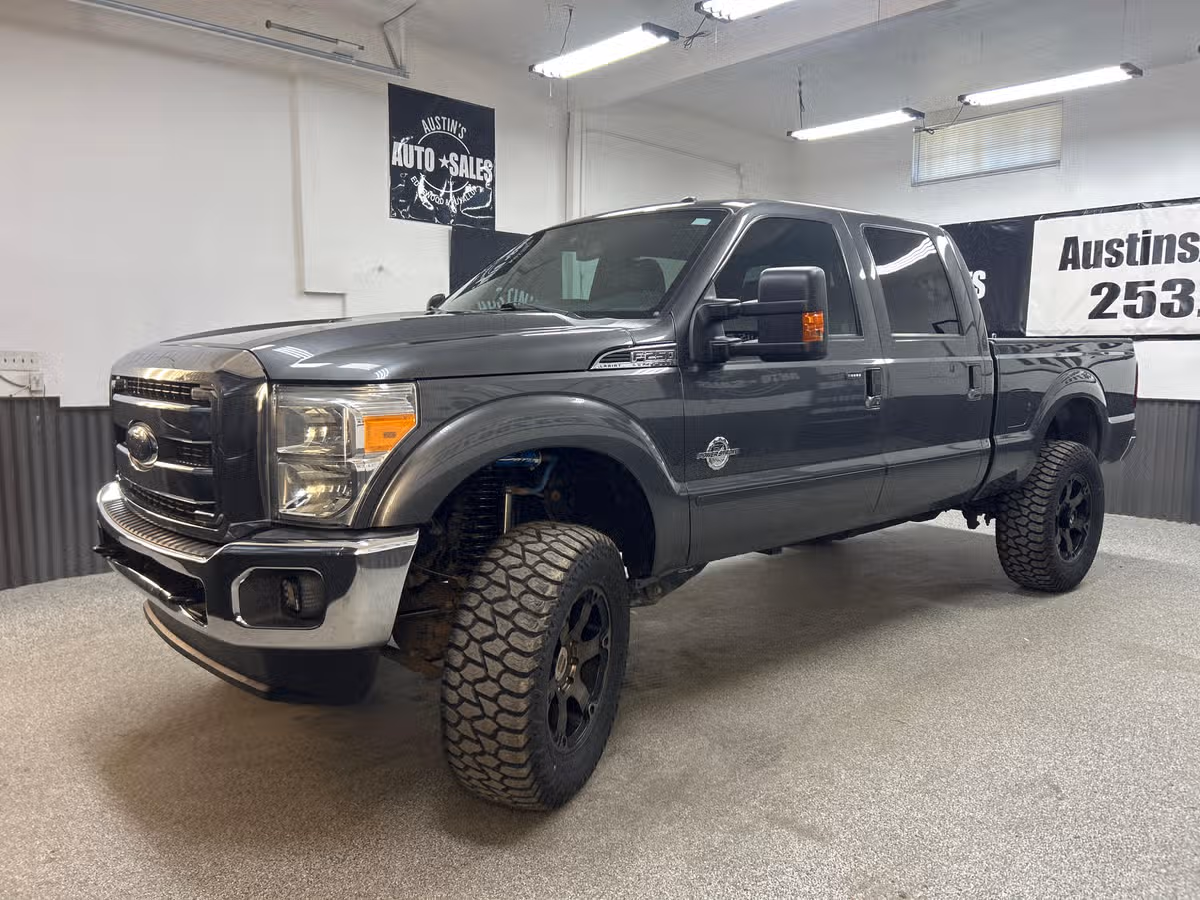2015 Ford F-250 Super Duty Lariat Crew Cab Image 3