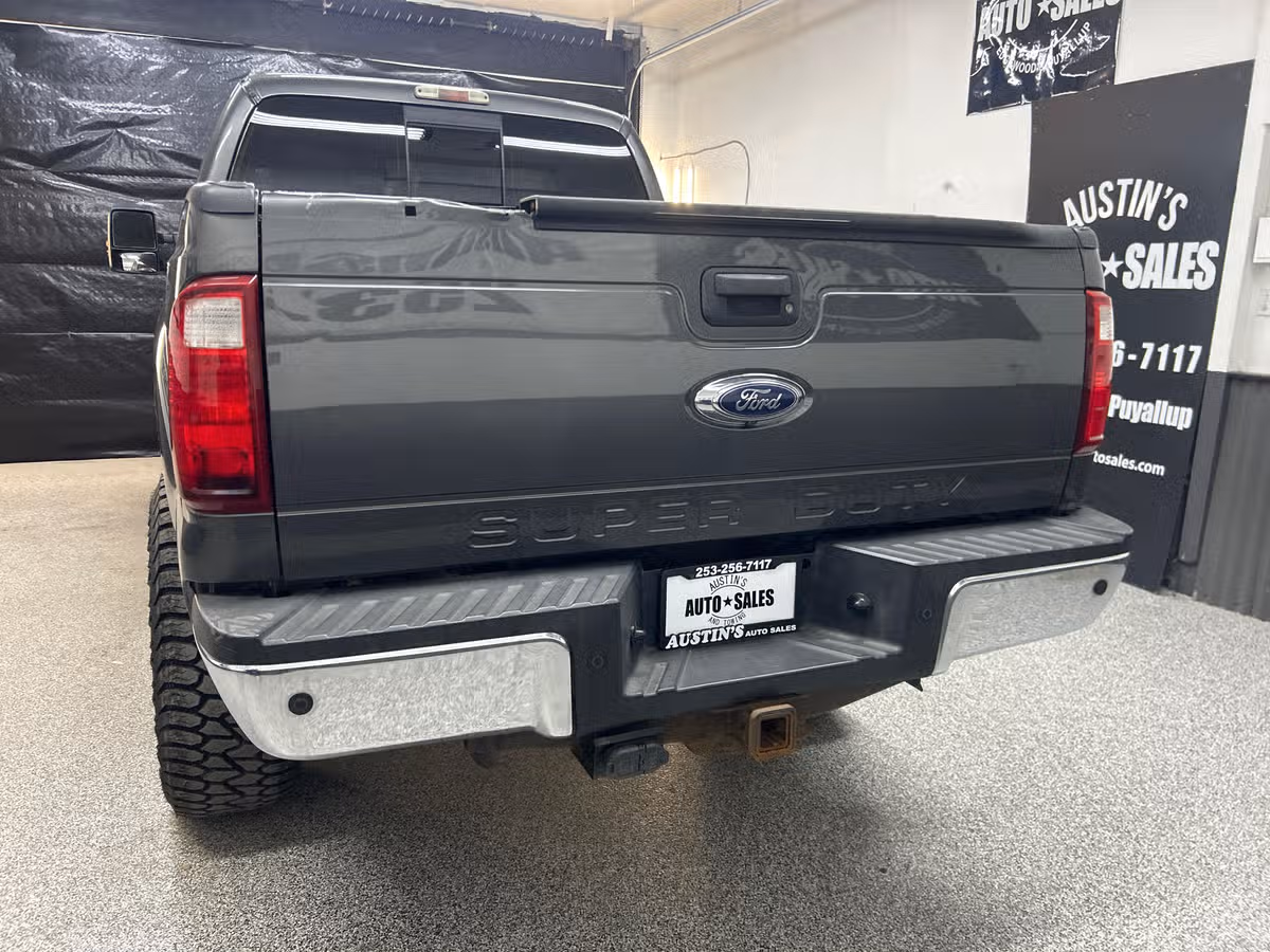 2015 Ford F-250 Super Duty Lariat Crew Cab Image 5