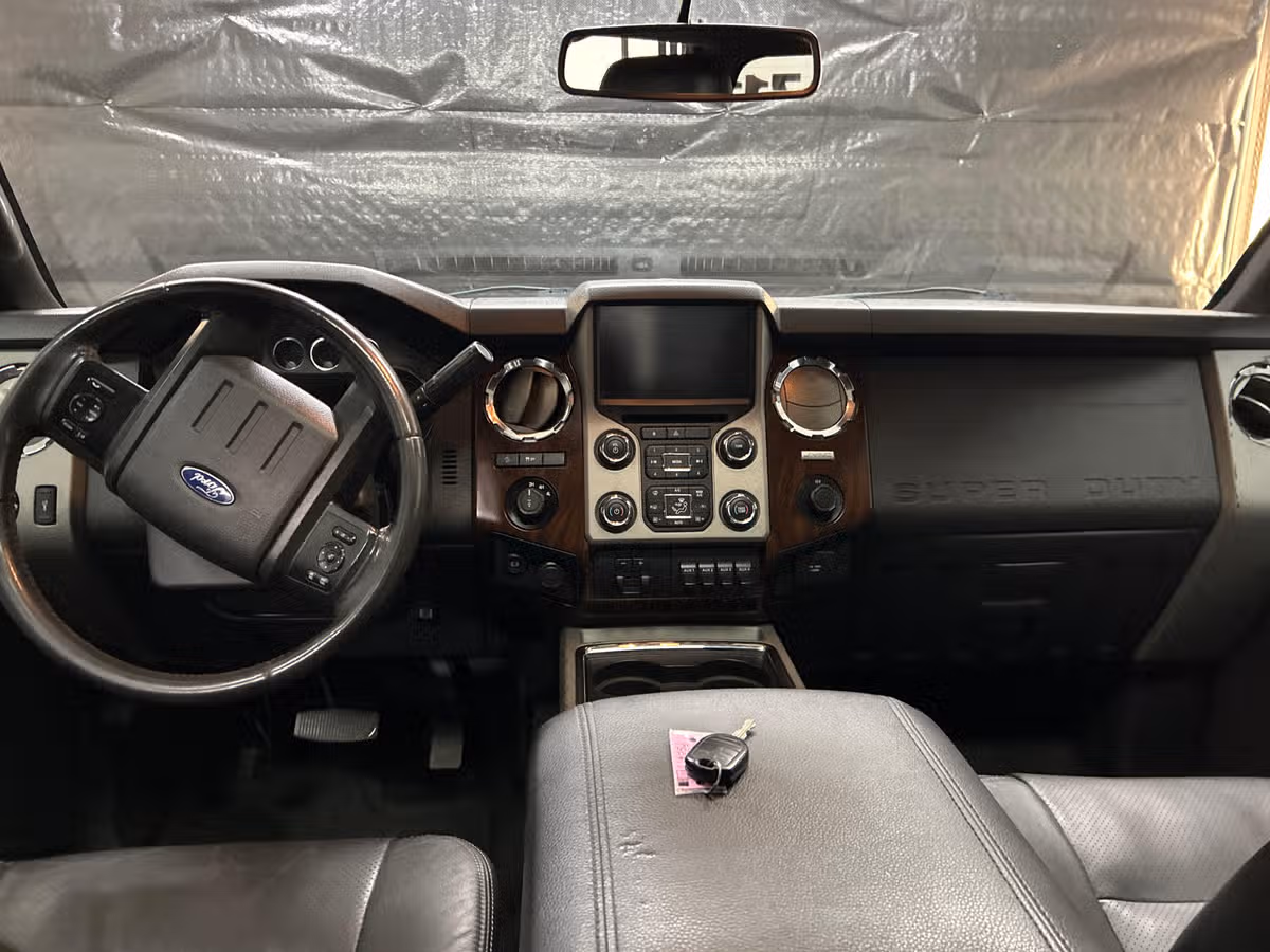 2015 Ford F-250 Super Duty Lariat Crew Cab Image 10