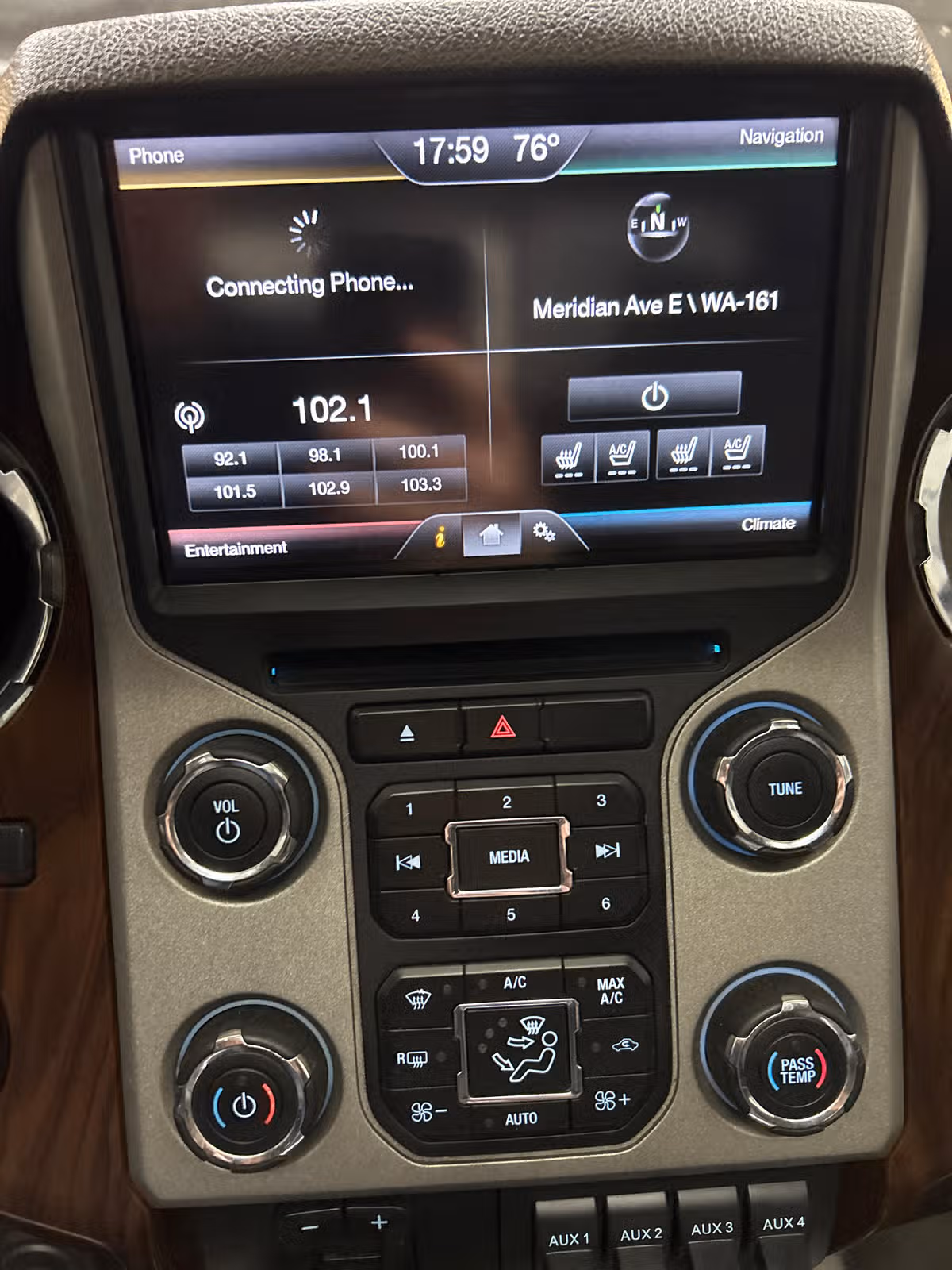 2015 Ford F-250 Super Duty Lariat Crew Cab Image 14