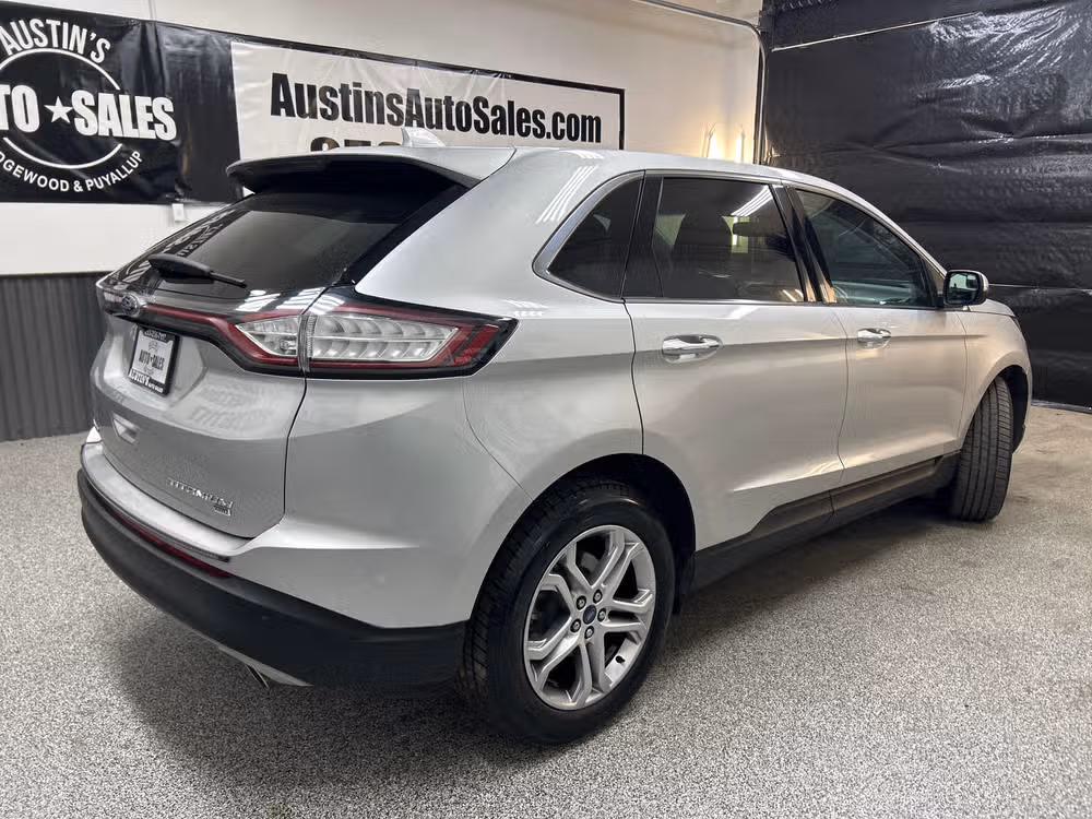 2015 Ford Edge Titanium Lower Image 3