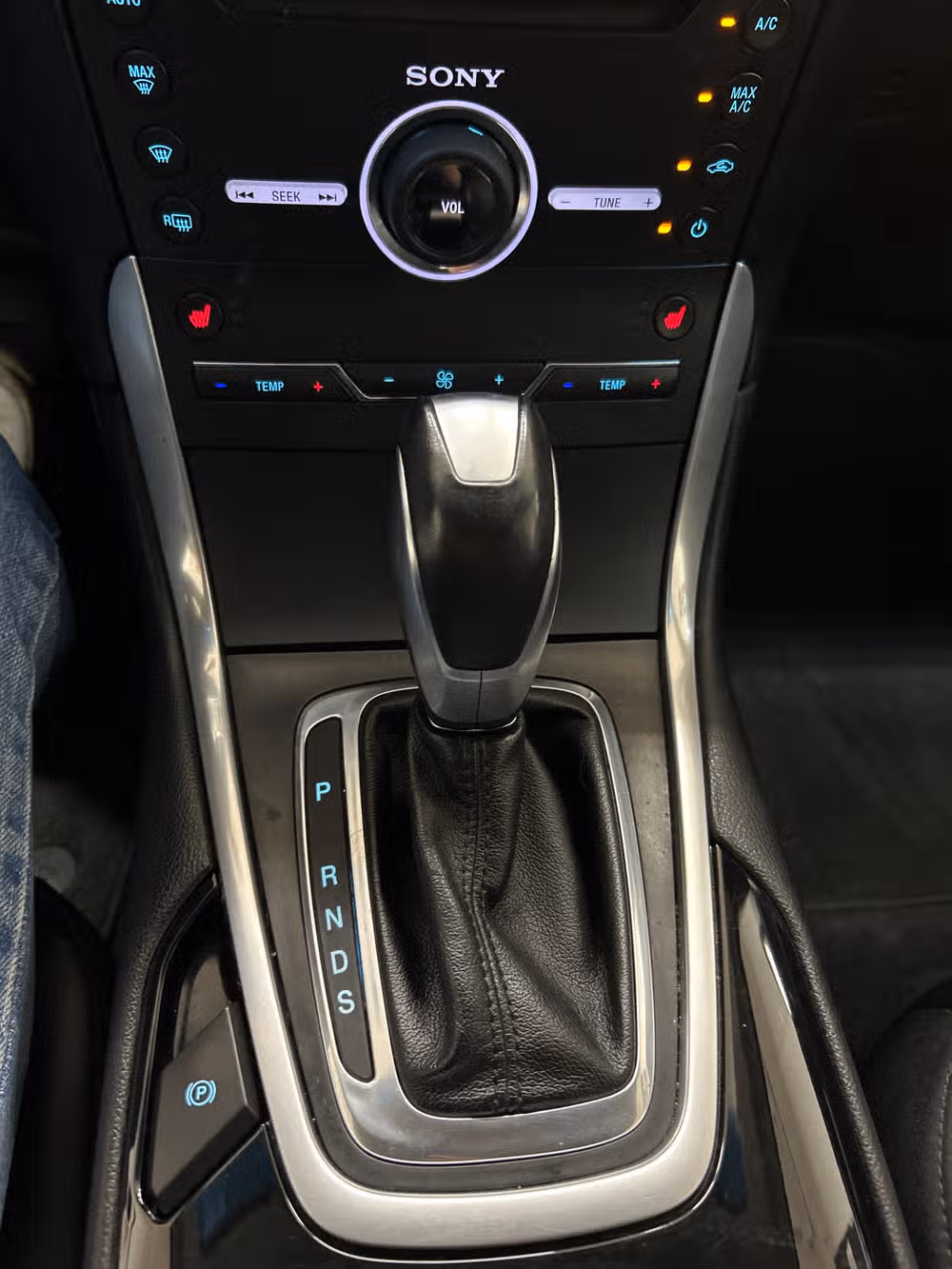 2015 Ford Edge Titanium Image 14