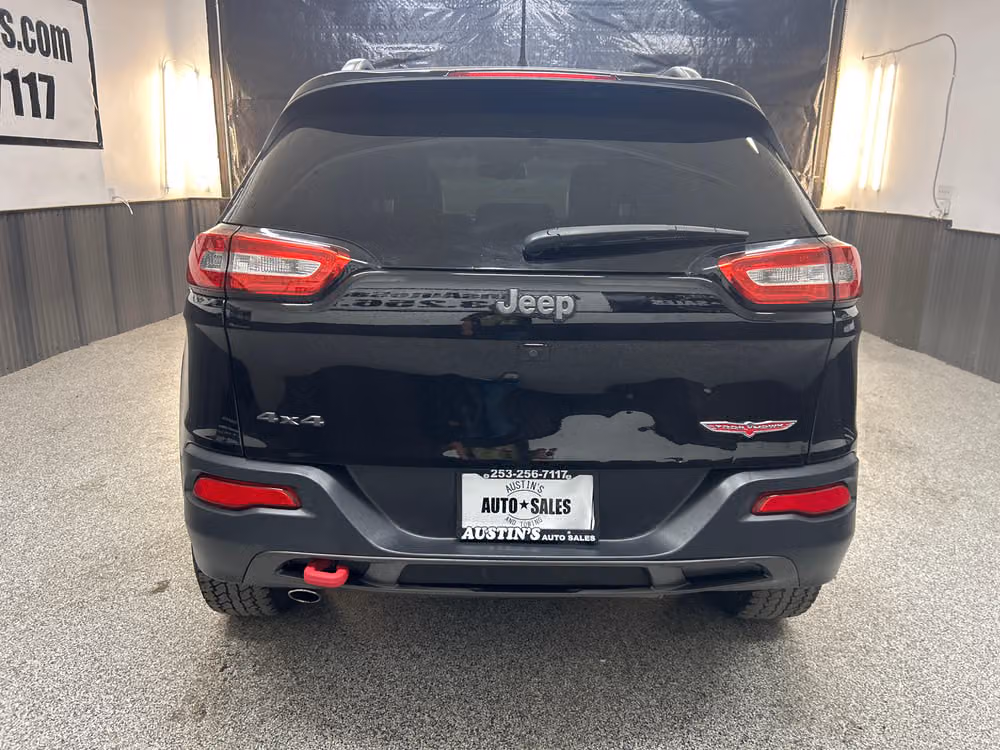2017 Jeep Cherokee Trailhawk Lower Image 3