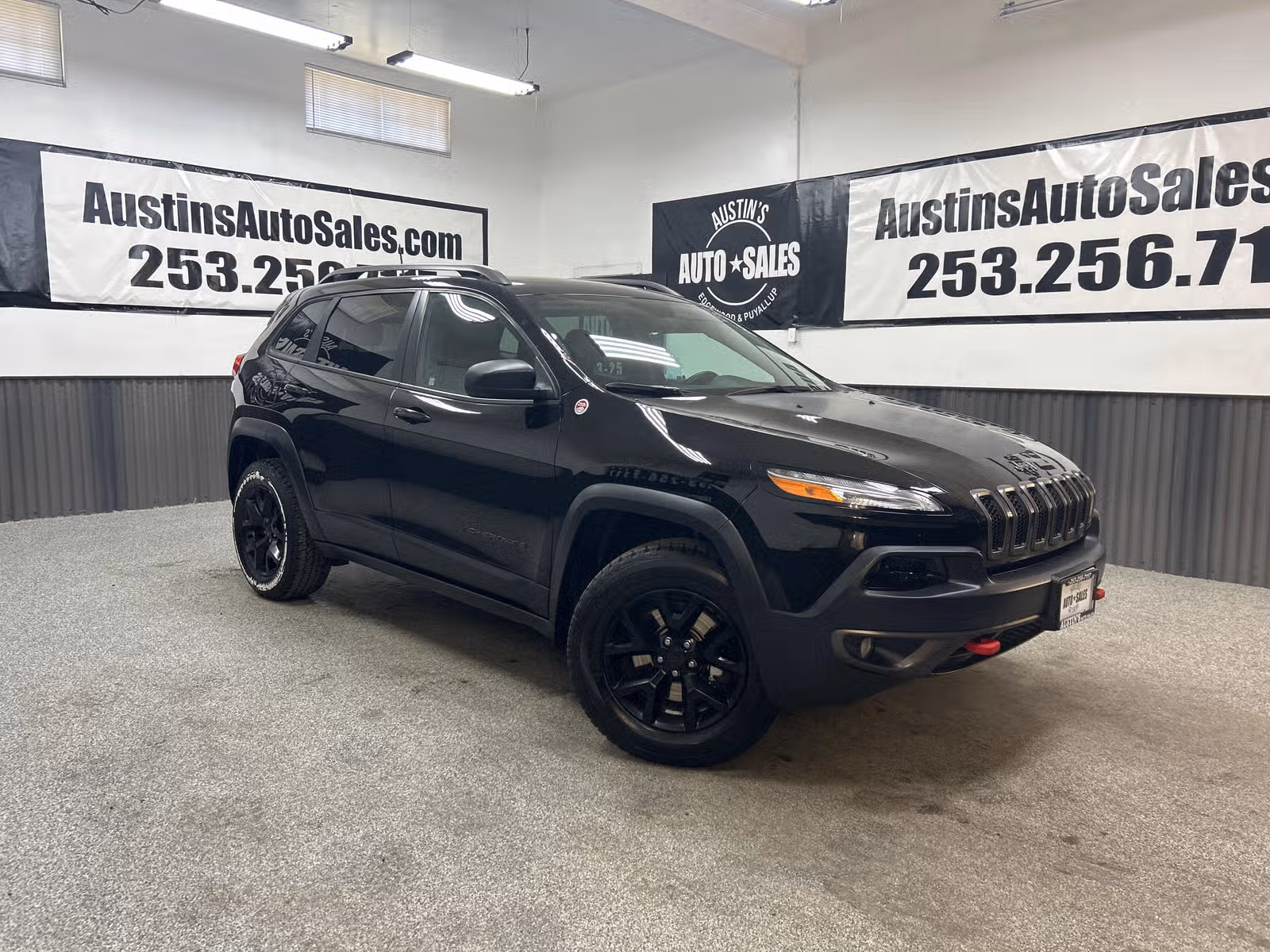2017 Jeep Cherokee Trailhawk Upper Image 1