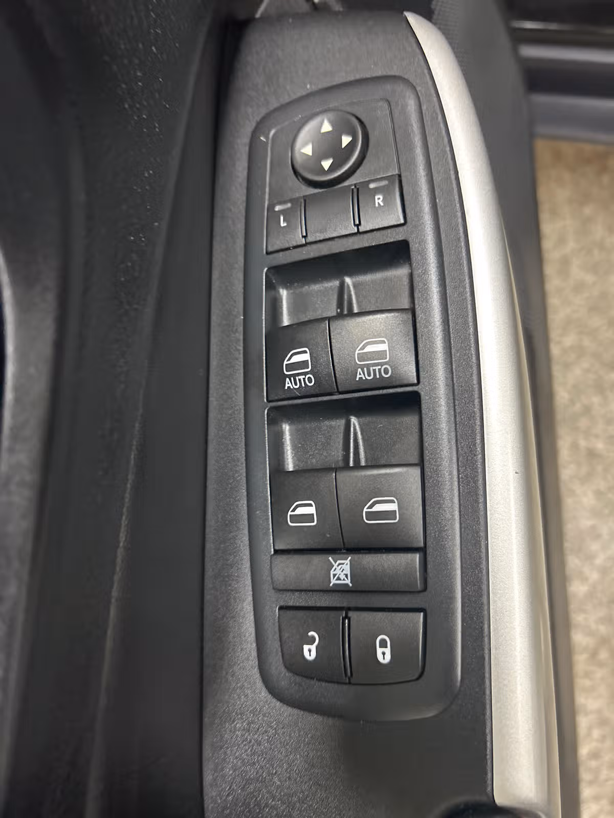 2017 Jeep Cherokee Trailhawk Image 9