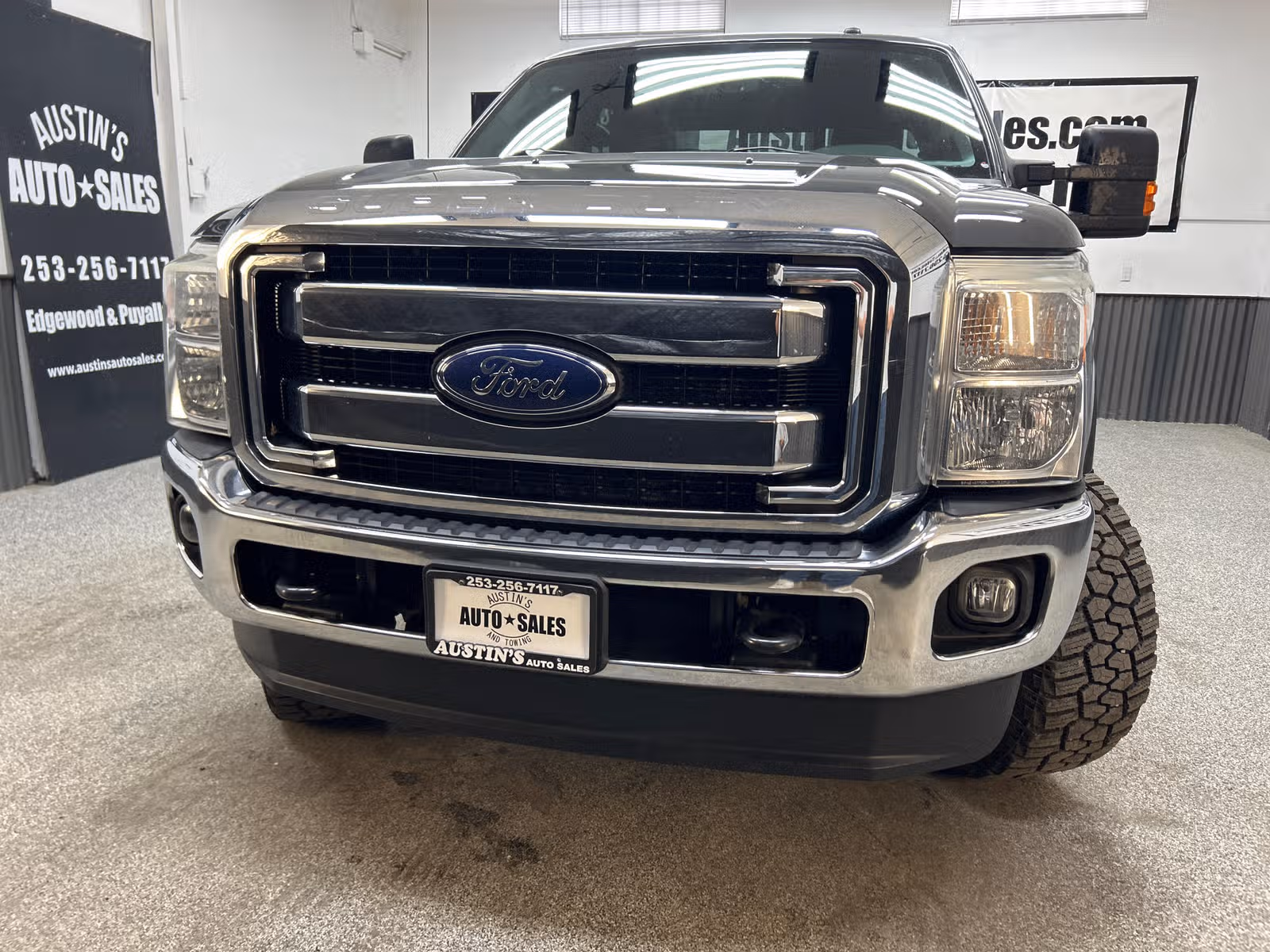 2015 Ford F-350 Super Duty Lariat Crew Cab Upper Image 2