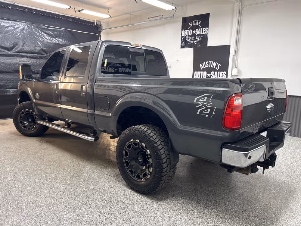2015 Ford F-350 Super Duty Lariat Crew Cab Image 4