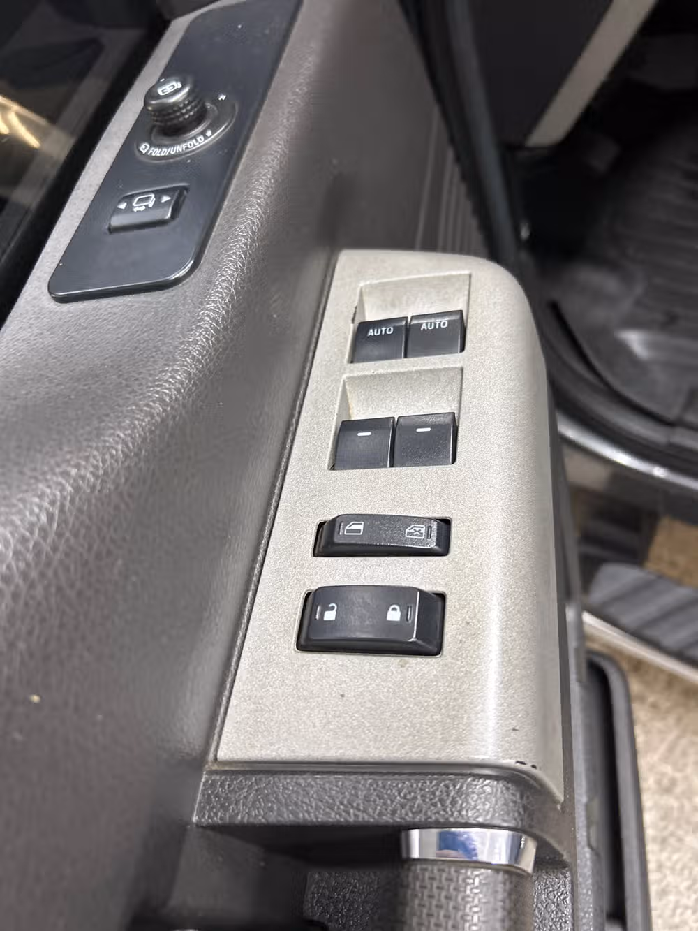 2015 Ford F-350 Super Duty Lariat Crew Cab Image 9