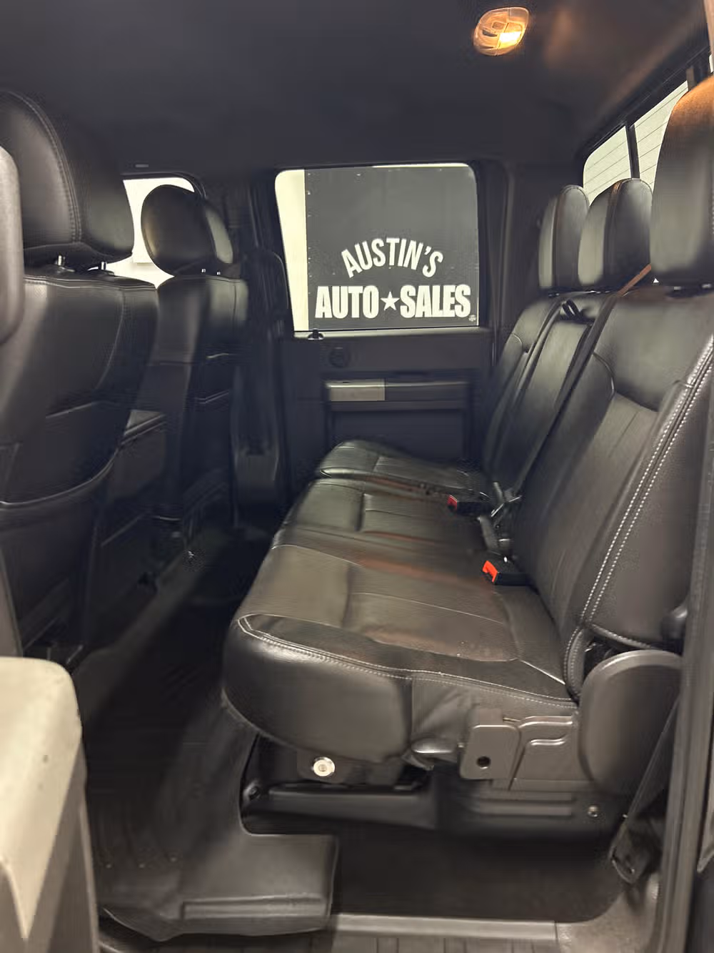2015 Ford F-350 Super Duty Lariat Crew Cab Image 10