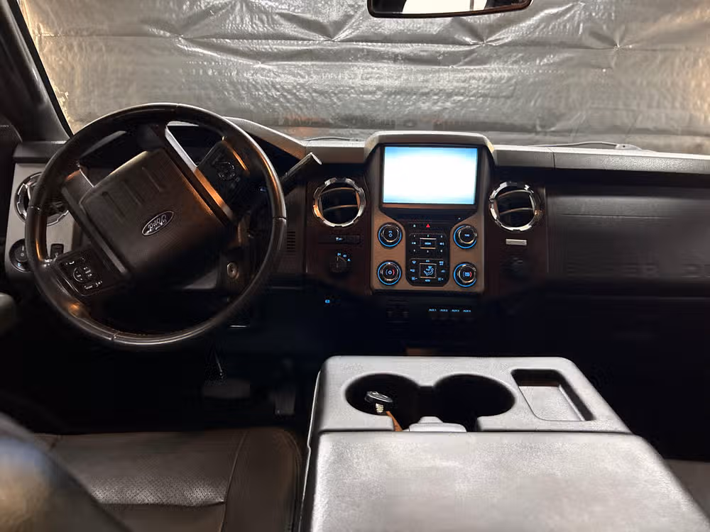 2015 Ford F-350 Super Duty Lariat Crew Cab Image 11