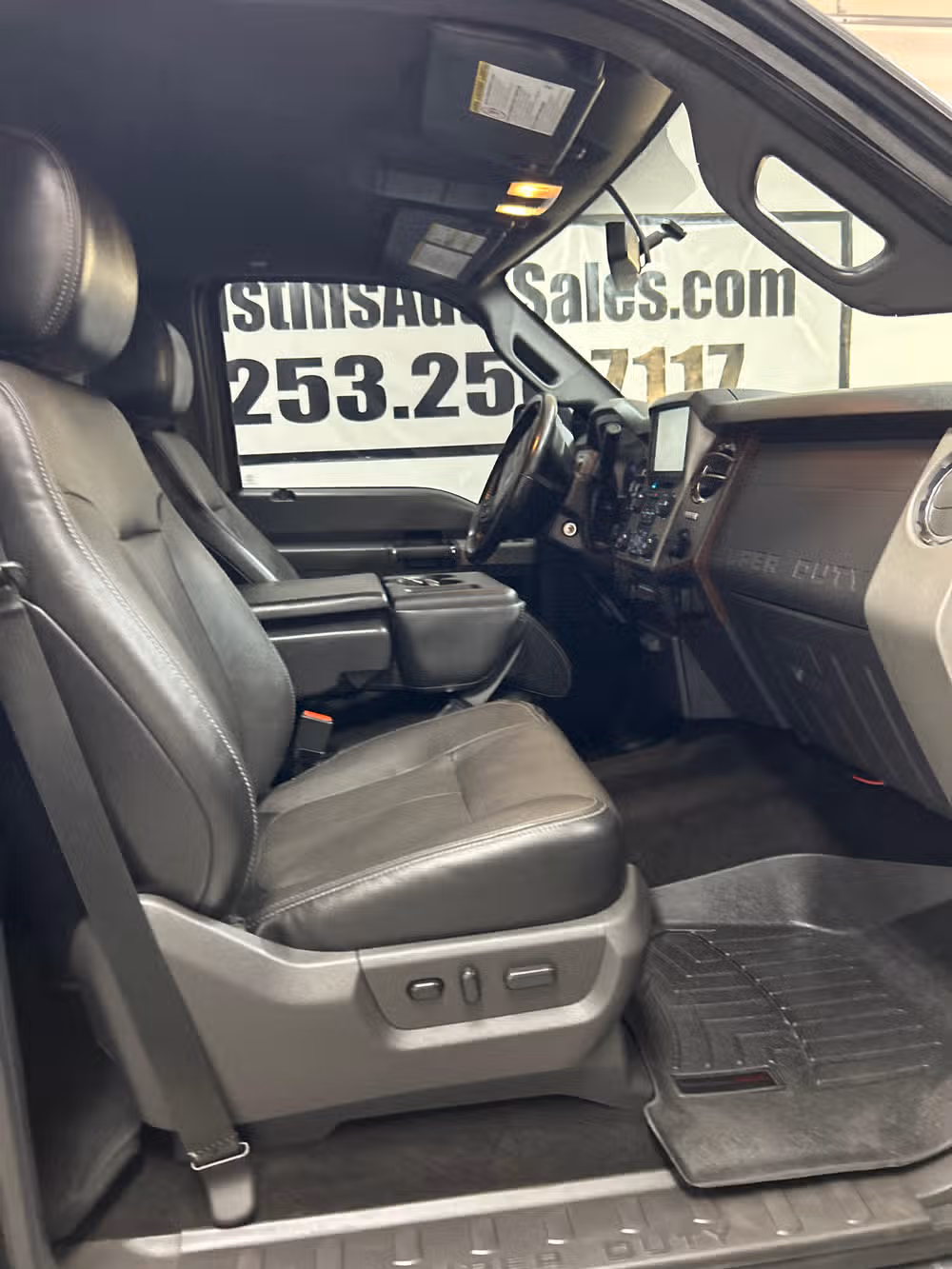 2015 Ford F-350 Super Duty Lariat Crew Cab Image 13