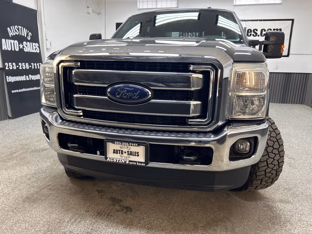 2015 Ford F-350 Super Duty Lariat Crew Cab Image 2
