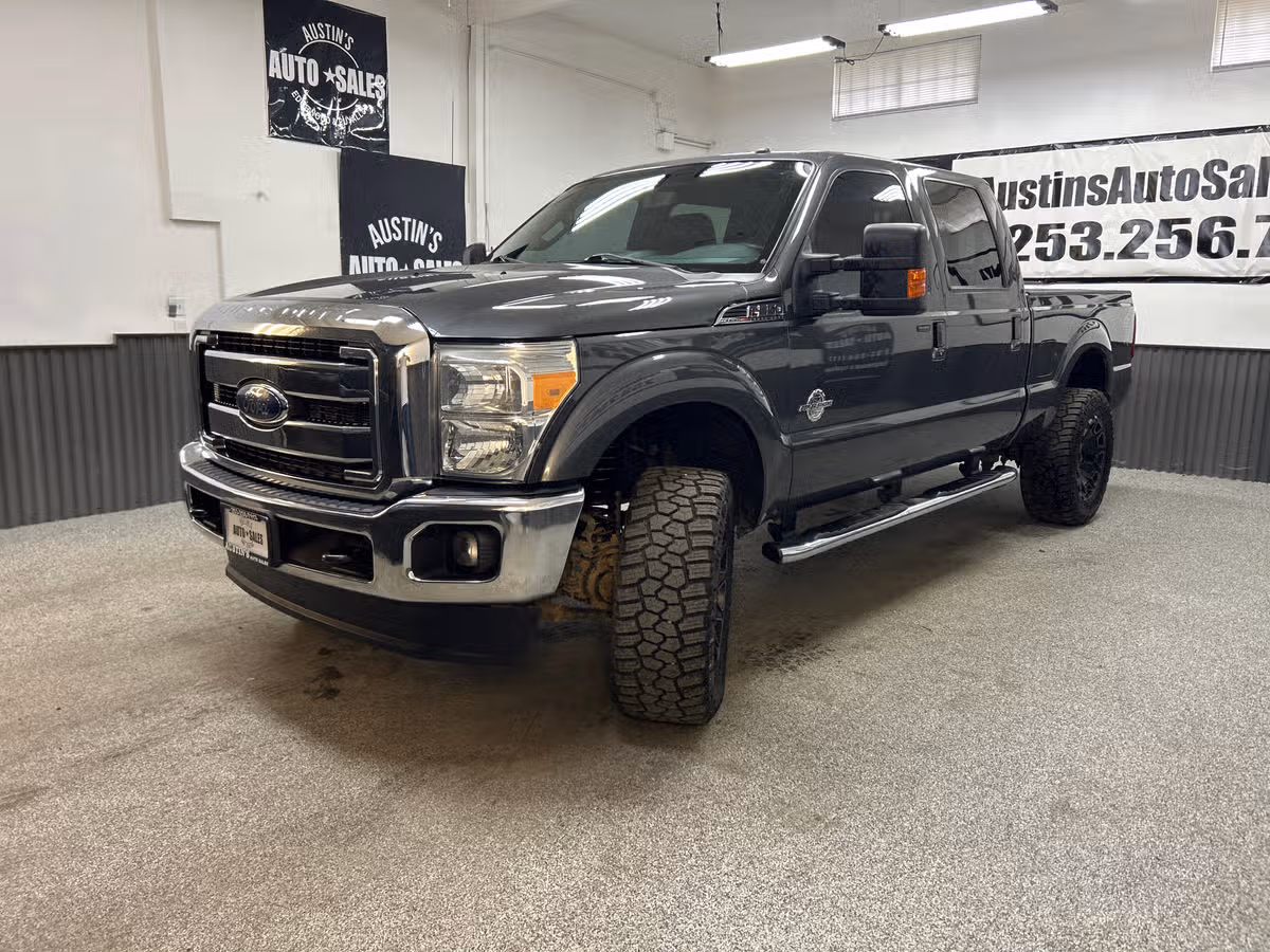 2015 Ford F-350 Super Duty Lariat Crew Cab Image 3