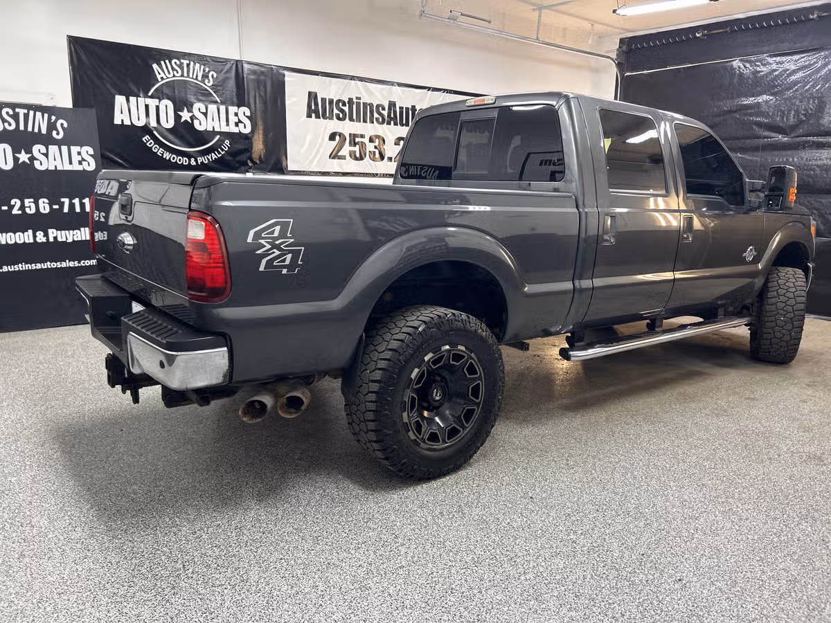 2015 Ford F-350 Super Duty Lariat Crew Cab Image 6