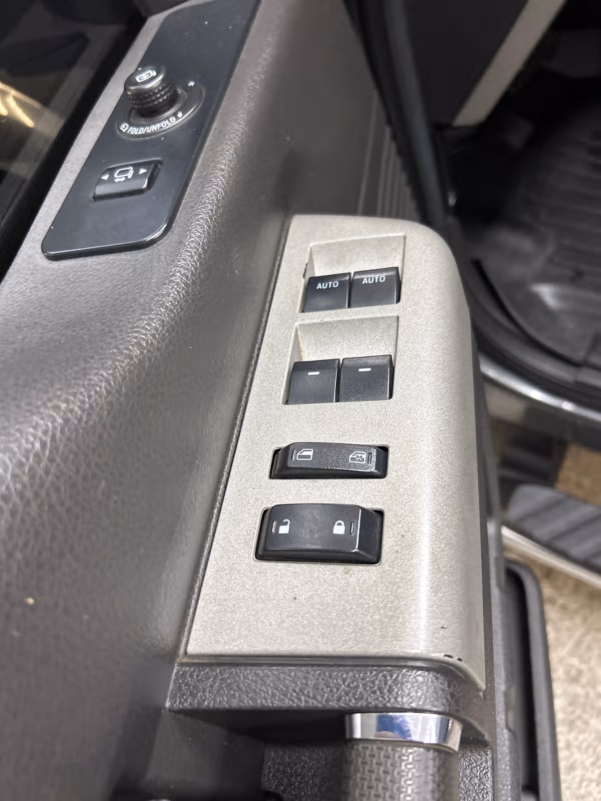 2015 Ford F-350 Super Duty Lariat Crew Cab Image 9