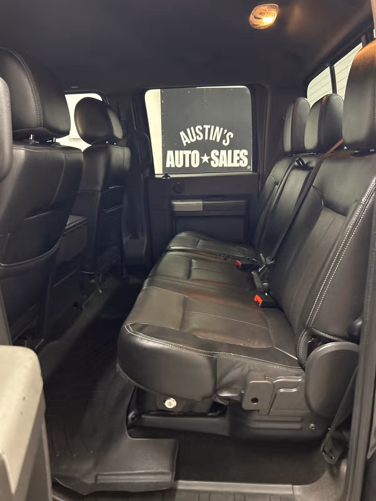 2015 Ford F-350 Super Duty Lariat Crew Cab Image 10