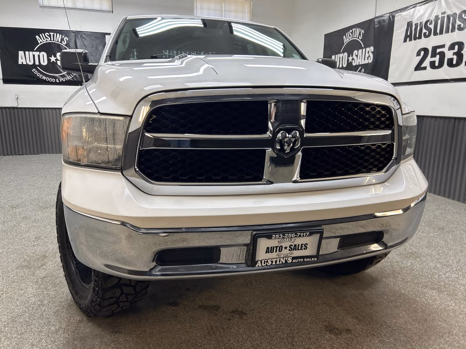 2013 Ram 1500 SLT Quad Cab Upper Image 2