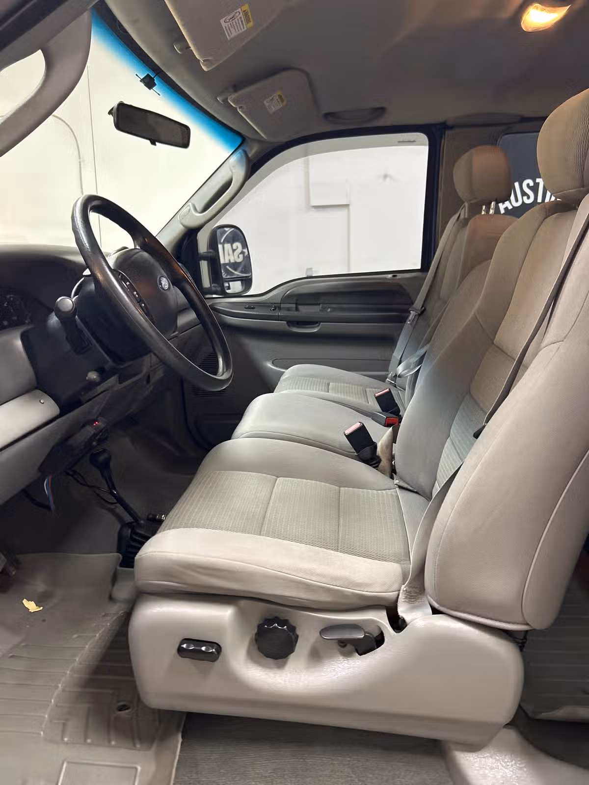 2004 Ford F-250 Super Duty Lariat SuperCab Image 8