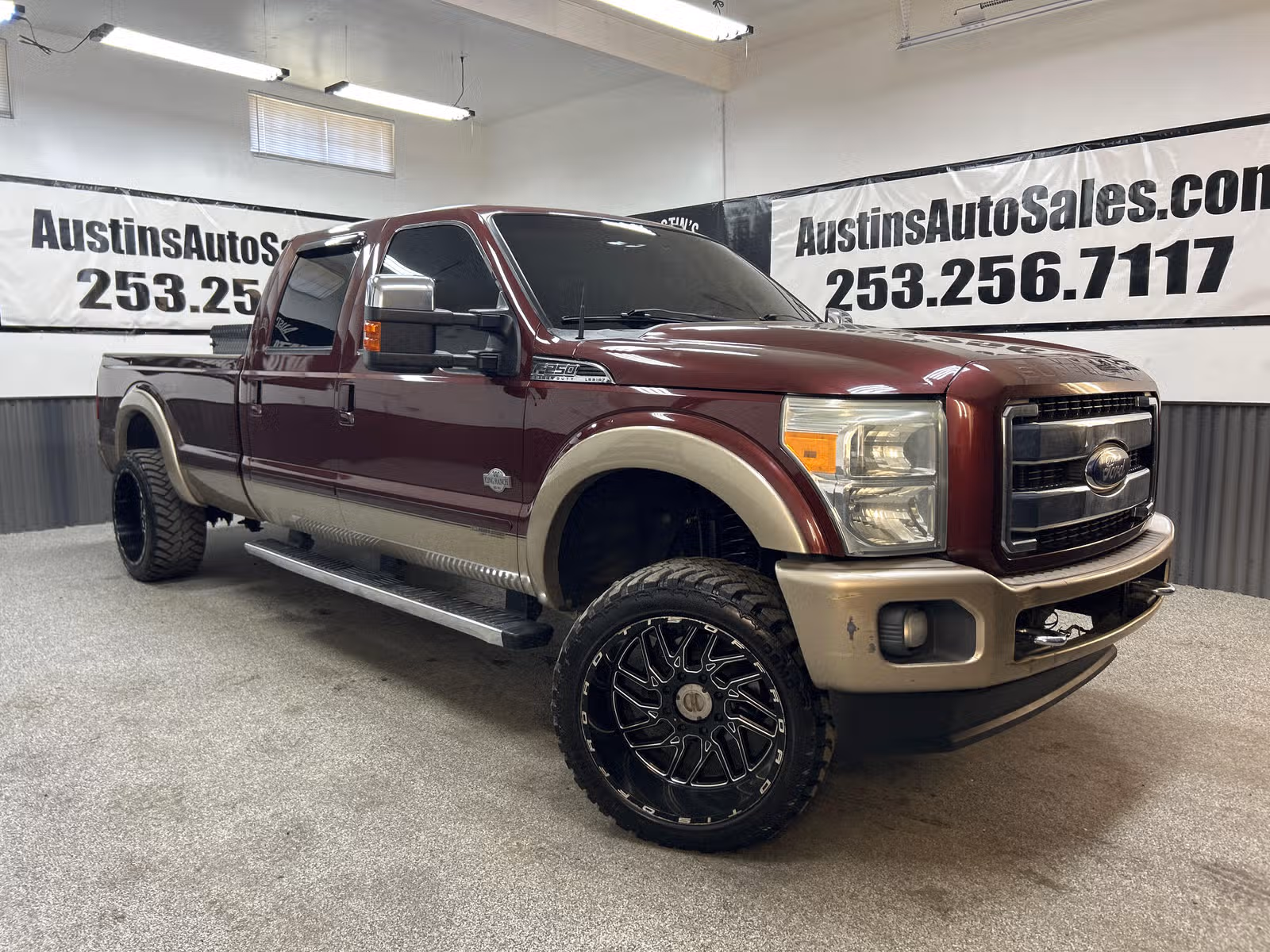 2011 Ford F-250 Super Duty King Ranch Crew Cab Upper Image 1