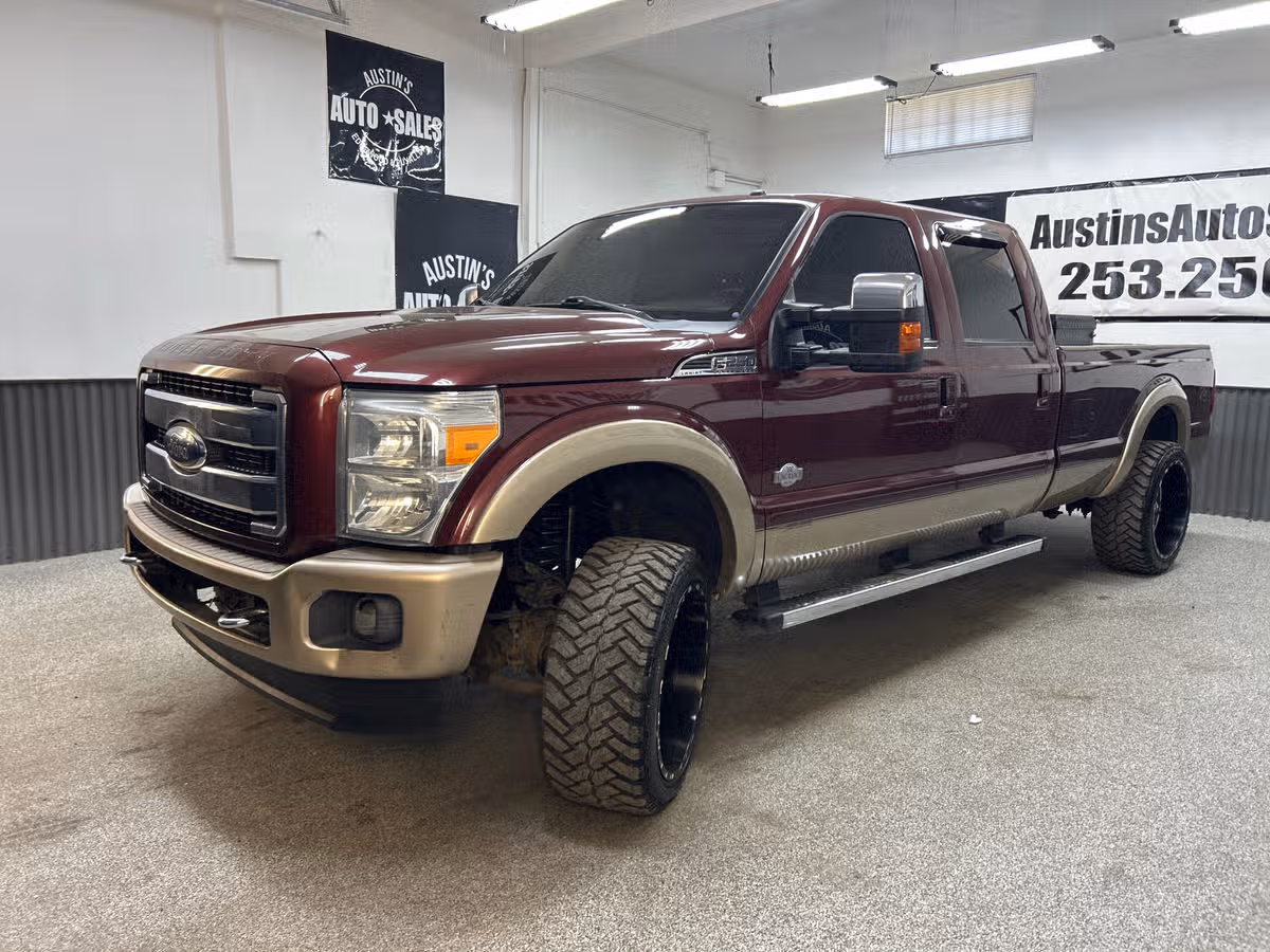 2011 Ford F-250 Super Duty King Ranch Crew Cab Image 3