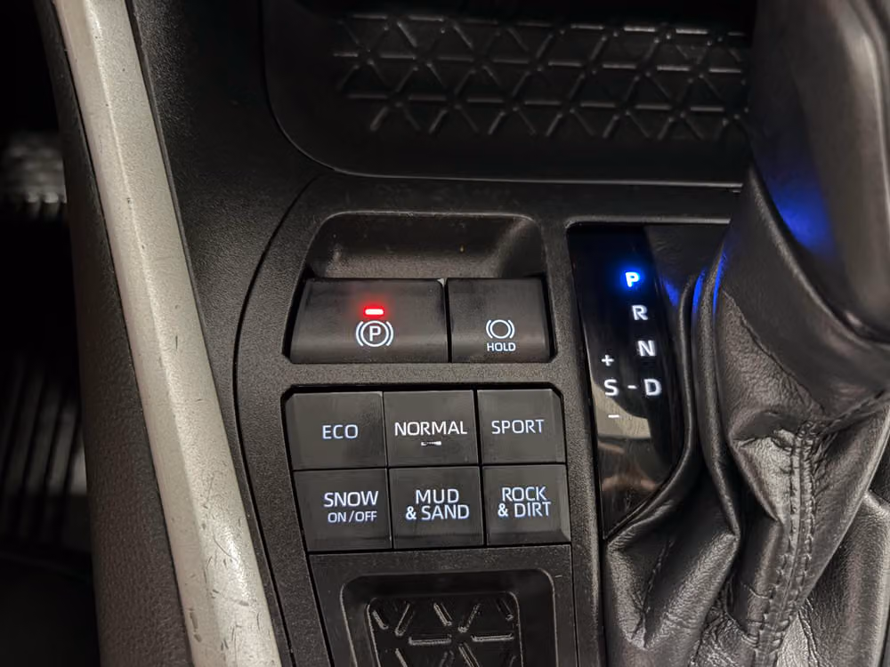 2023 Toyota RAV4 XLE Image 17
