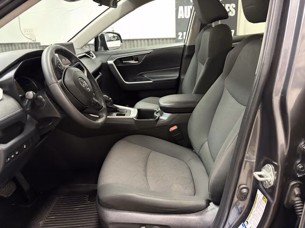 2023 Toyota RAV4 XLE Image 20