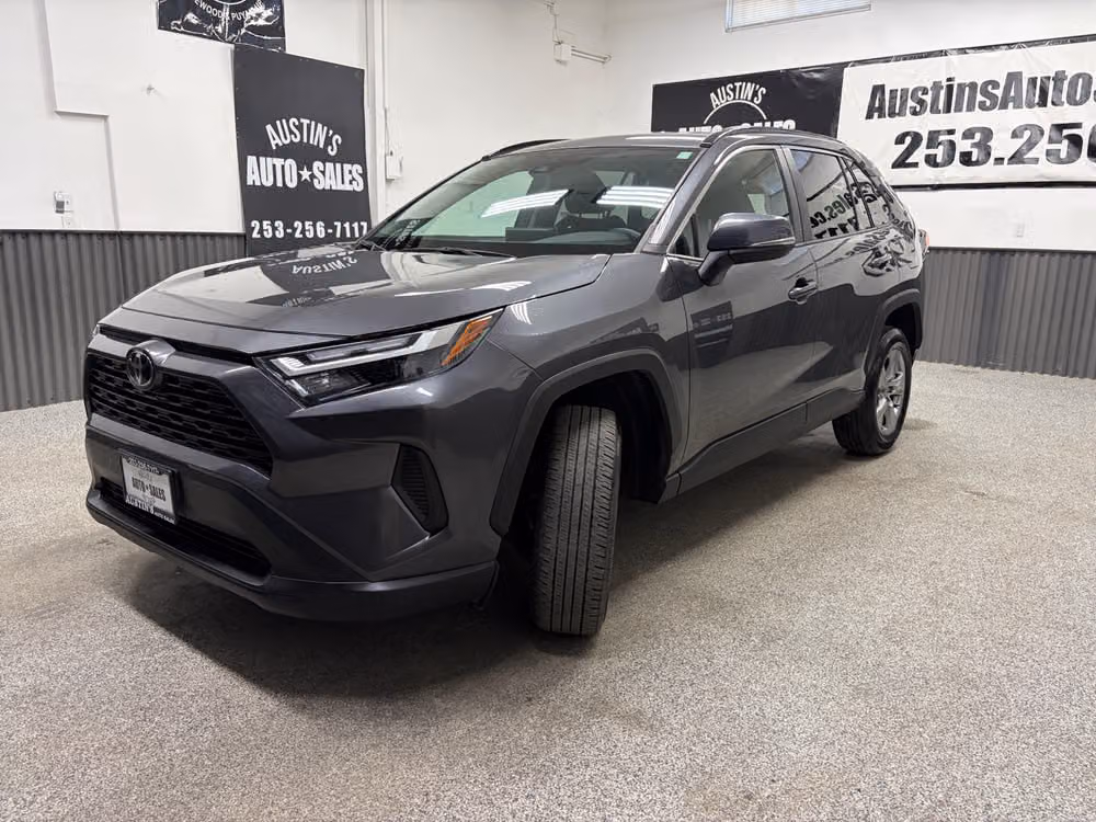 2023 Toyota RAV4 XLE Image 6