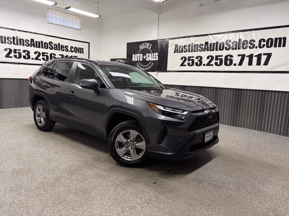2023 Toyota RAV4 XLE Image 1
