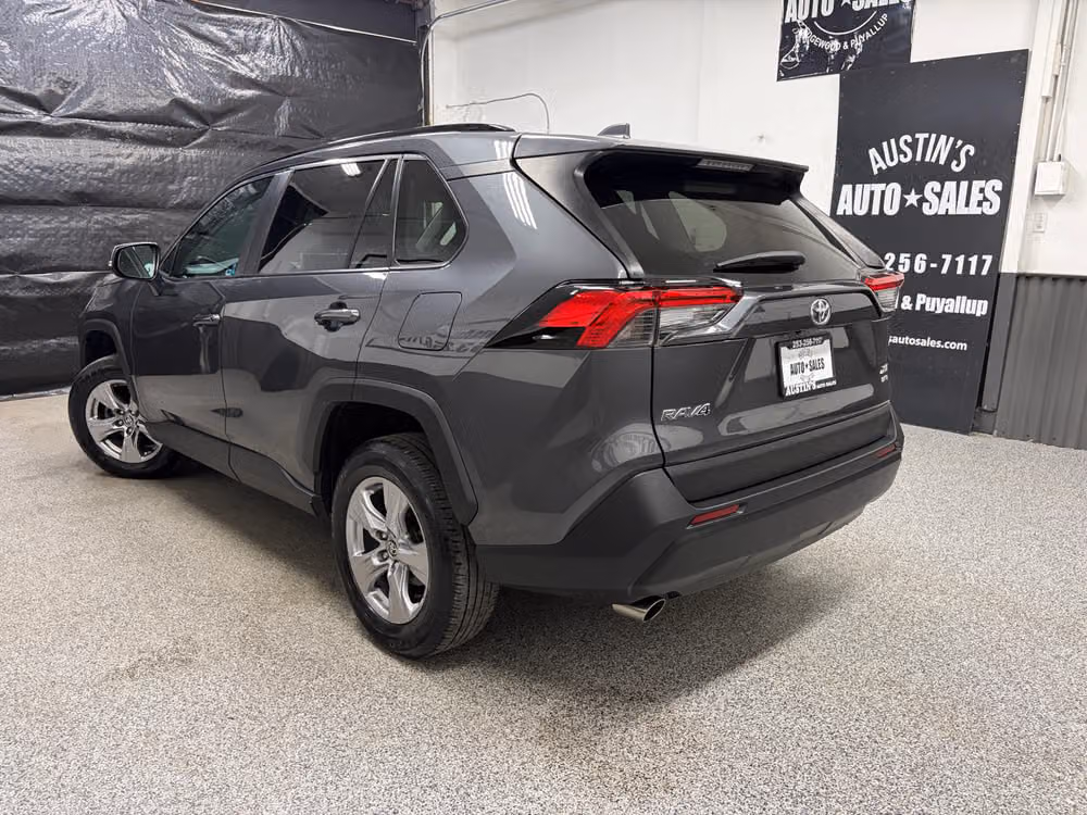 2023 Toyota RAV4 XLE Image 8