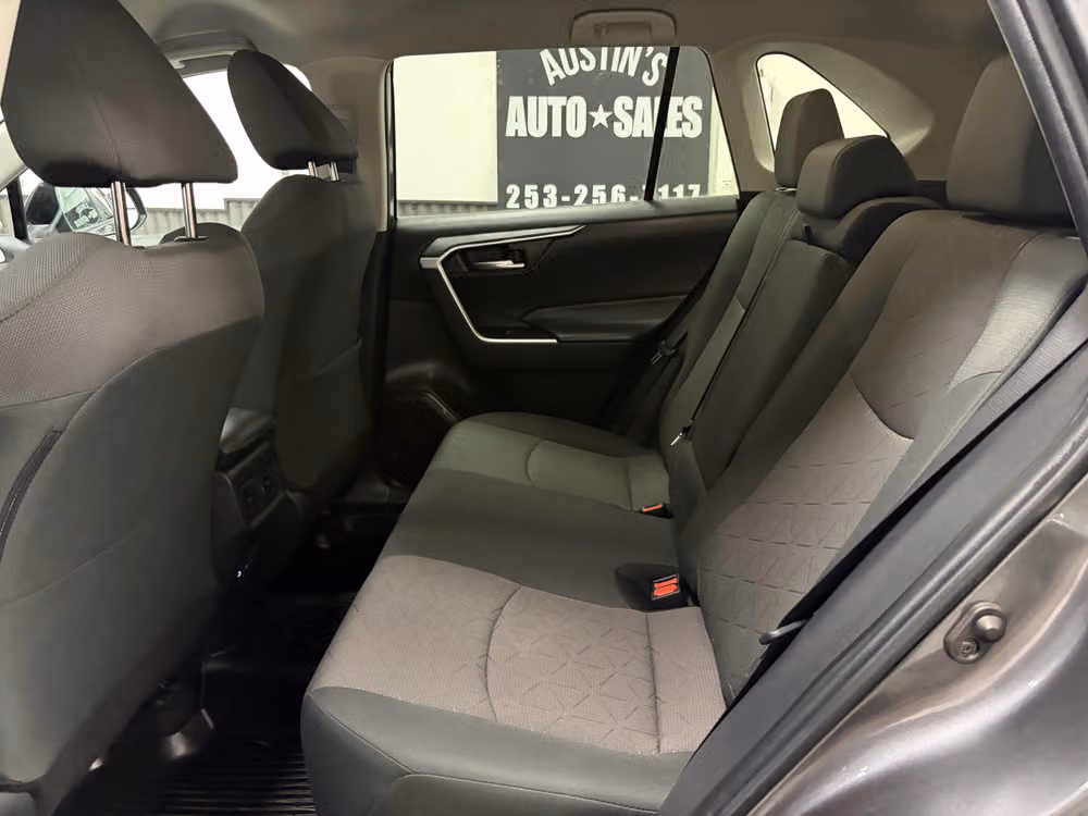 2023 Toyota RAV4 XLE Image 21