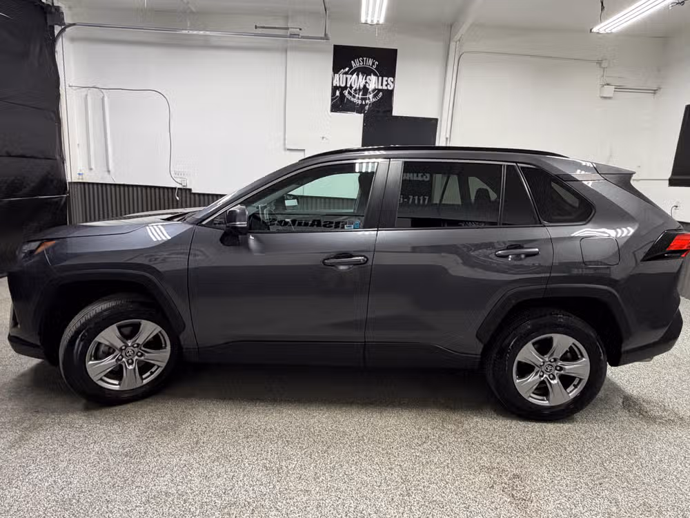 2023 Toyota RAV4 XLE Image 7