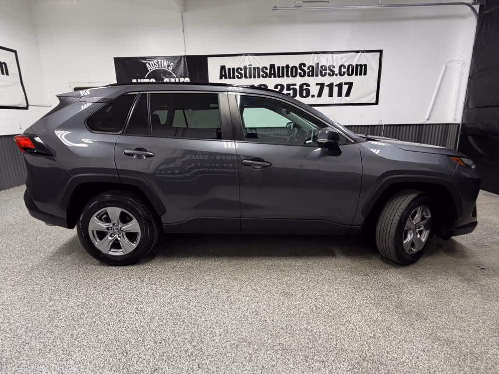 2023 Toyota RAV4 XLE Image 2
