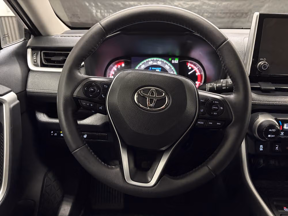 2023 Toyota RAV4 XLE Image 12