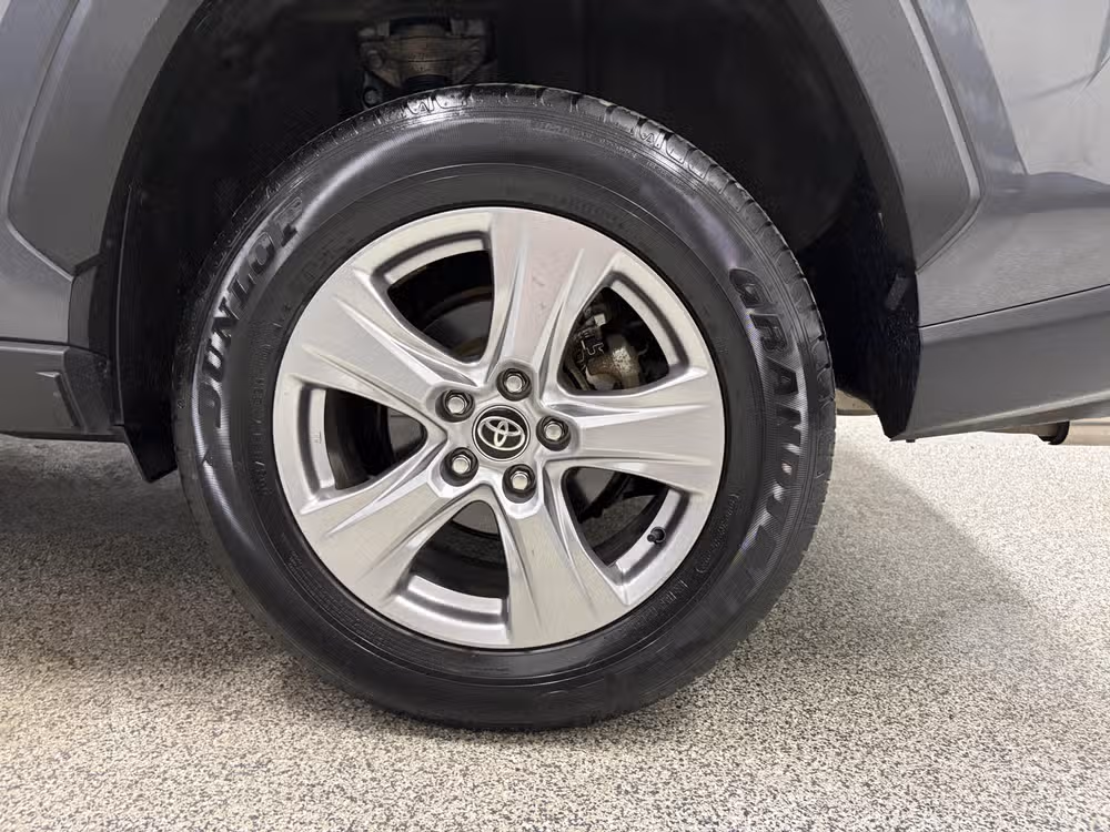 2023 Toyota RAV4 XLE Image 10