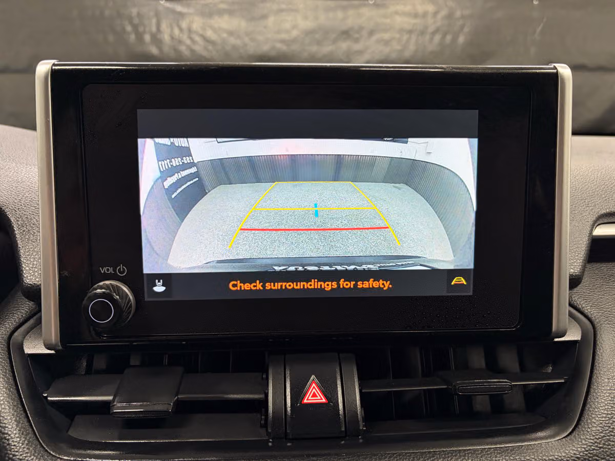 2023 Toyota RAV4 XLE Image 15