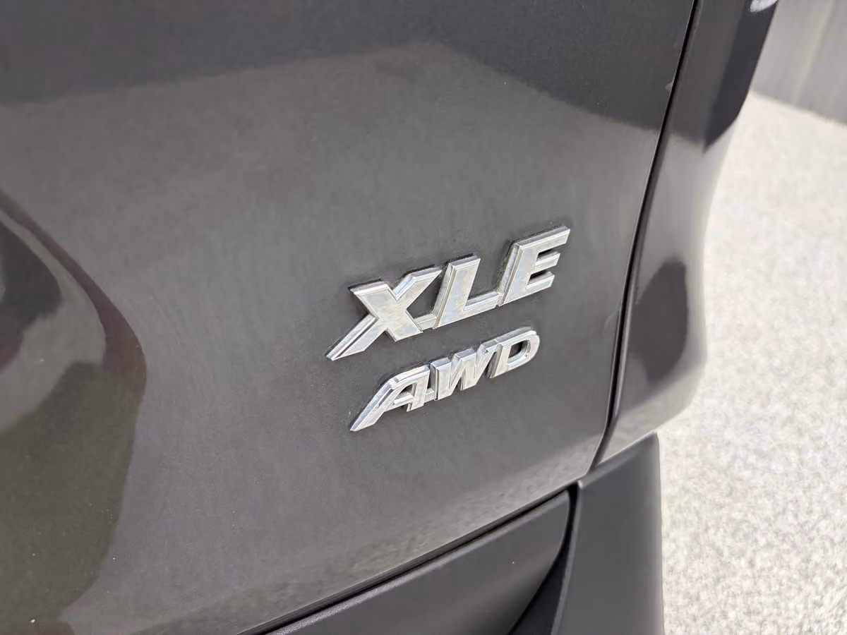 2023 Toyota RAV4 XLE Image 9