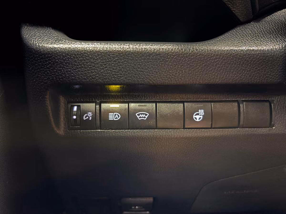 2023 Toyota RAV4 XLE Image 18