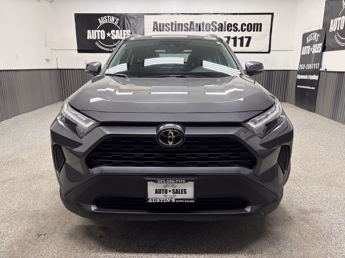 2023 Toyota RAV4 XLE Image 5