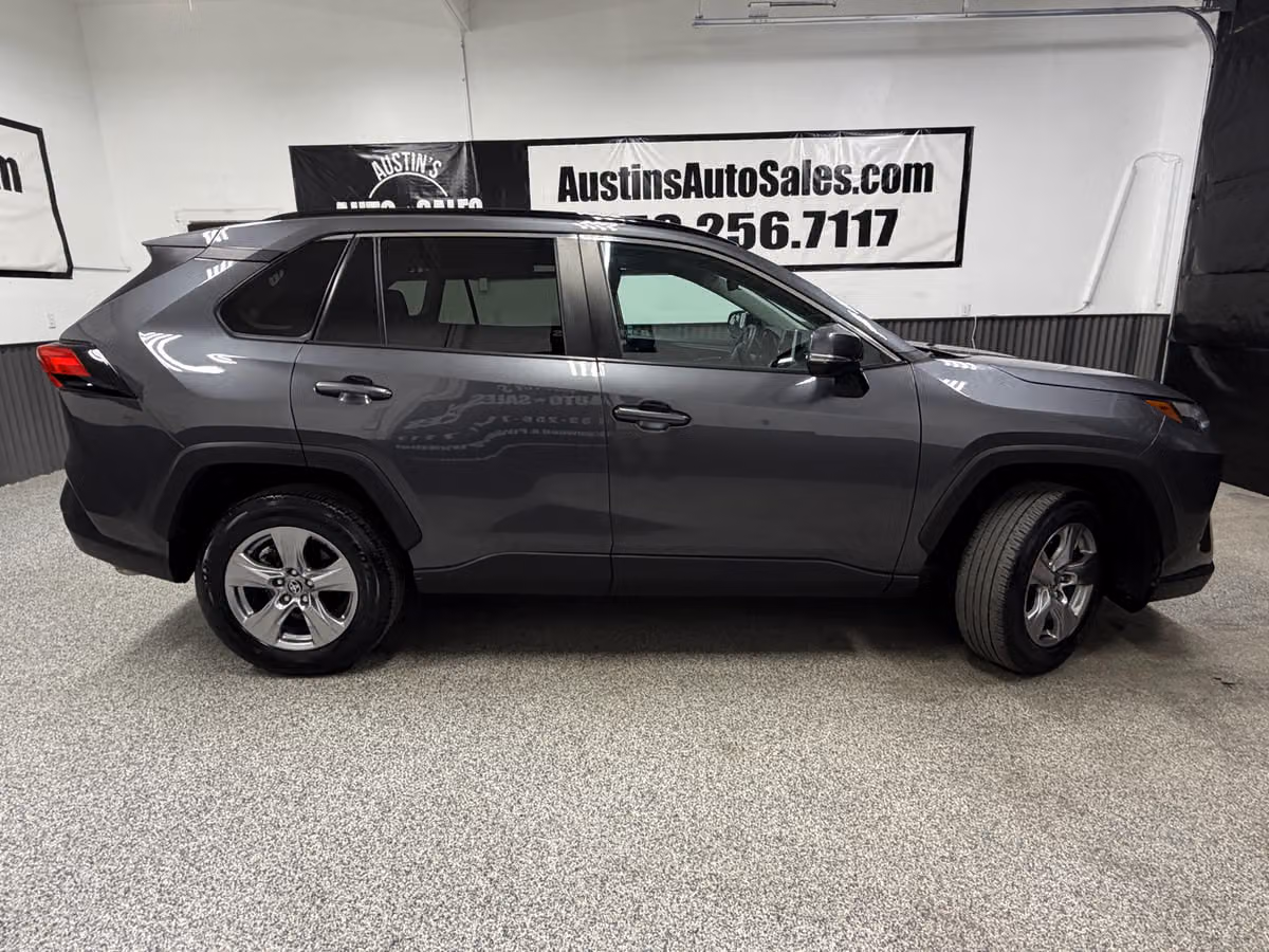 2023 Toyota RAV4 XLE Image 2