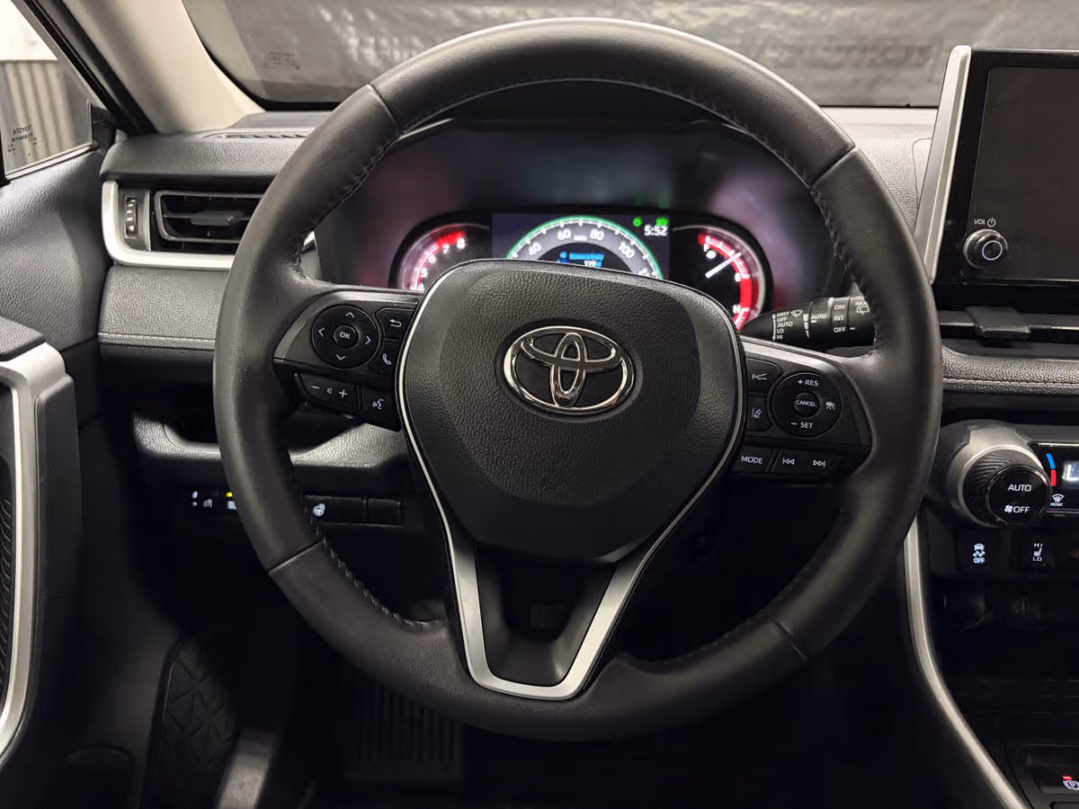 2023 Toyota RAV4 XLE Image 12