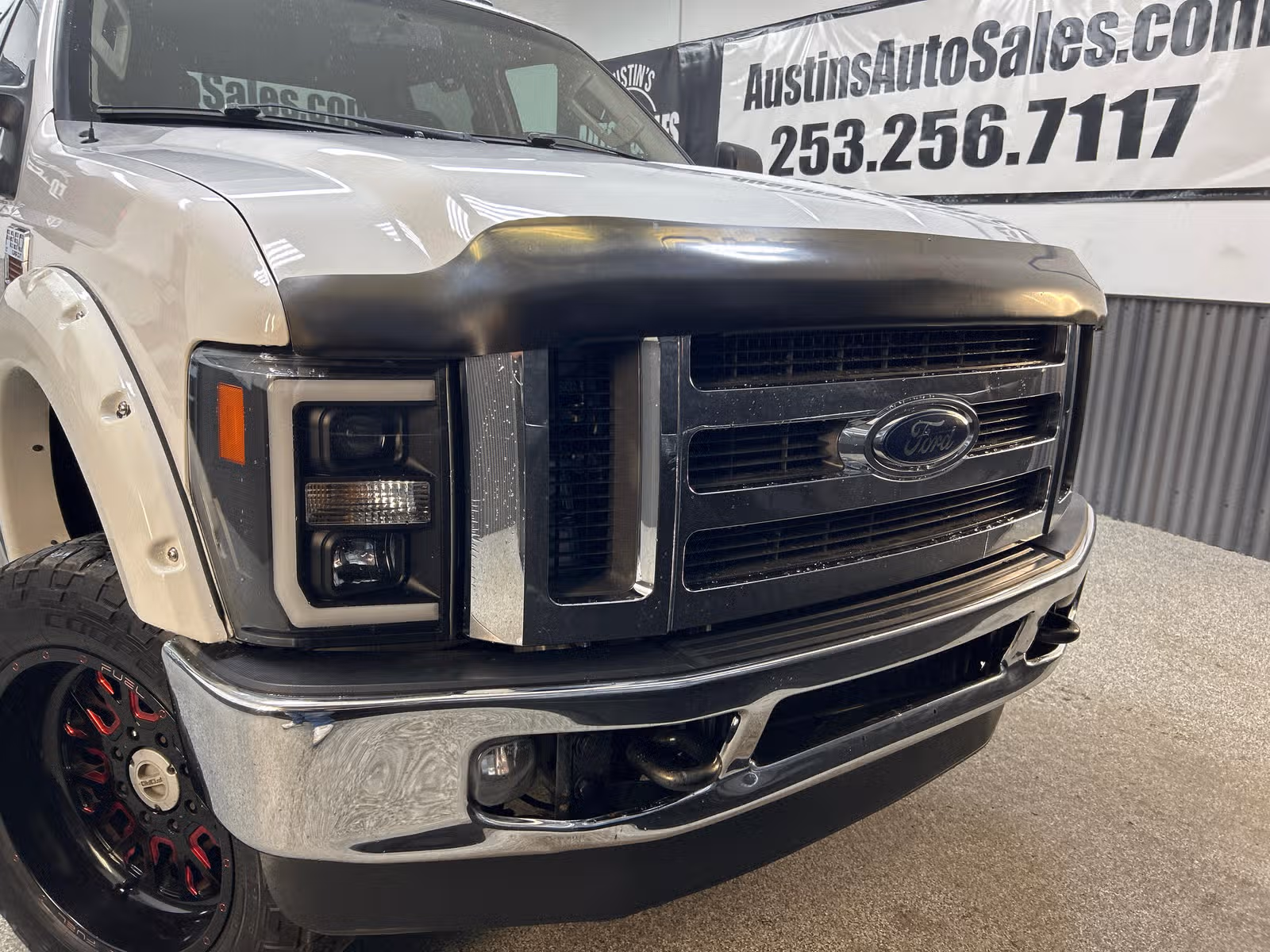 2010 Ford F-250 Super Duty Lariat Crew Cab Upper Image 2