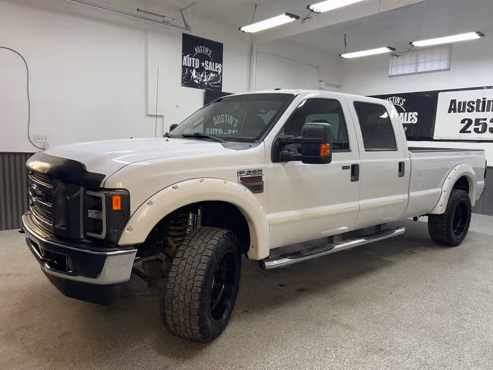 2010 Ford F-250 Super Duty Lariat Crew Cab Image 3