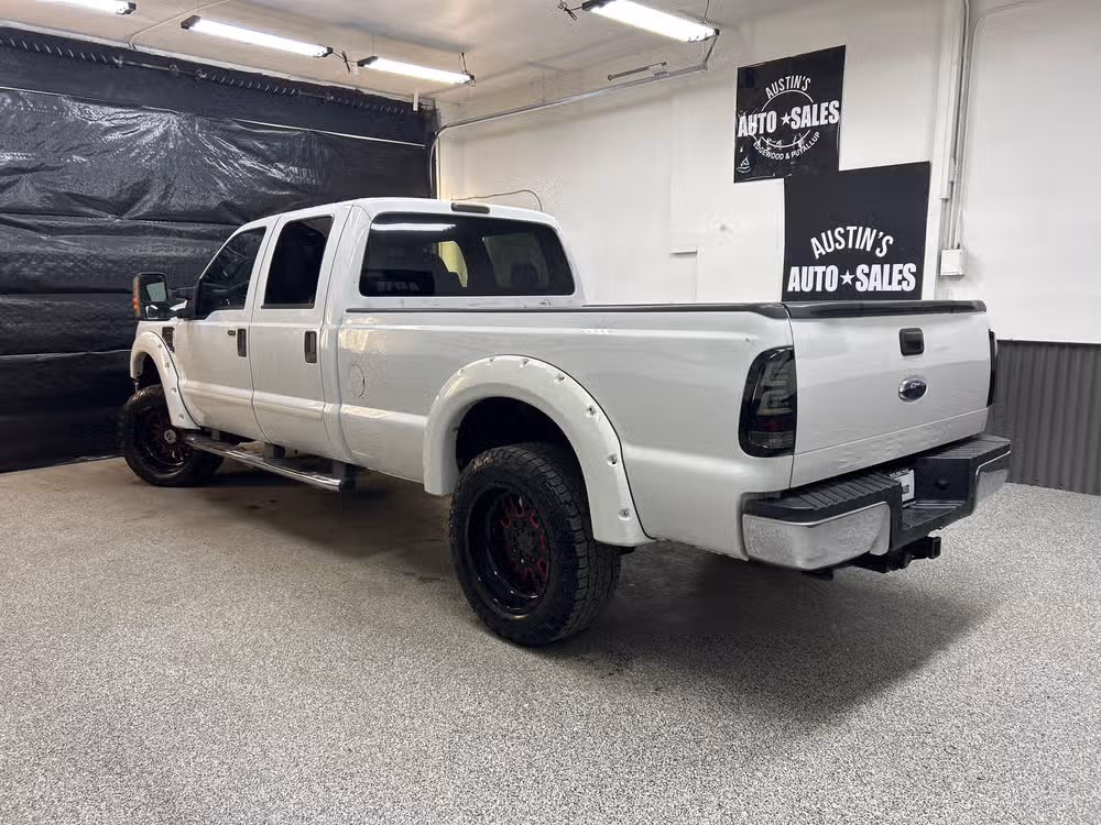2010 Ford F-250 Super Duty Lariat Crew Cab Image 4