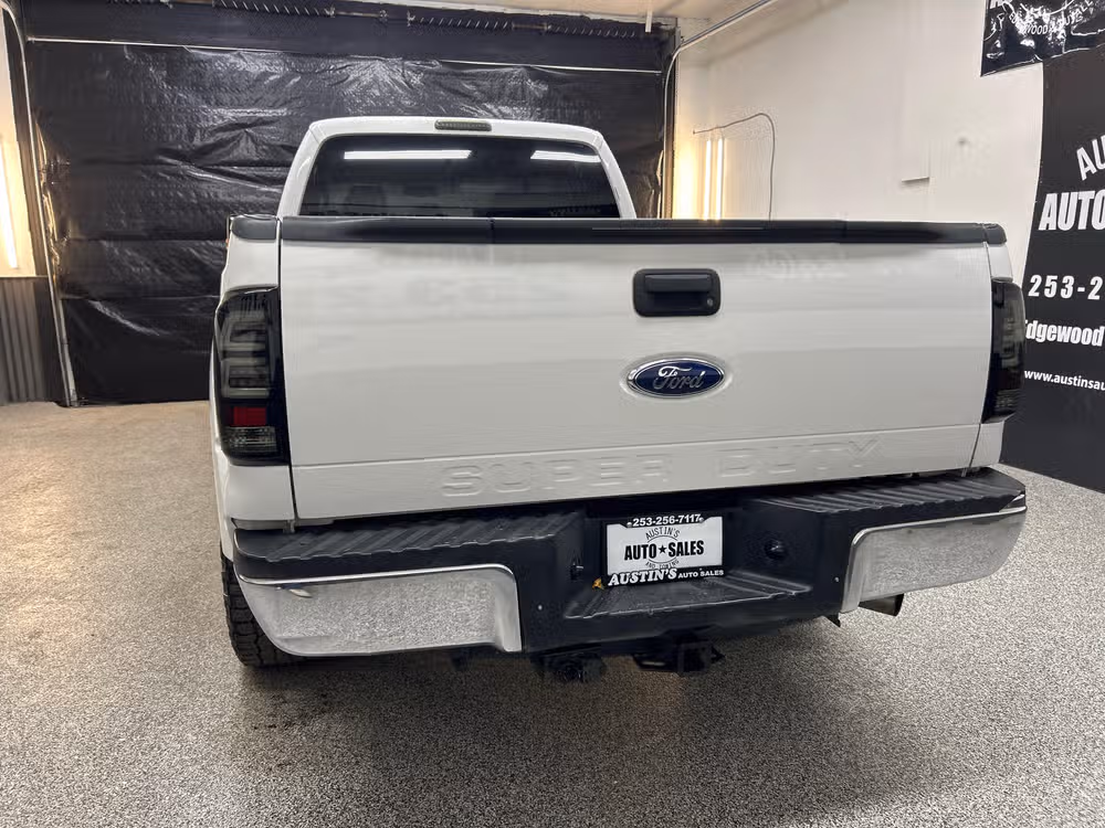 2010 Ford F-250 Super Duty Lariat Crew Cab Image 5