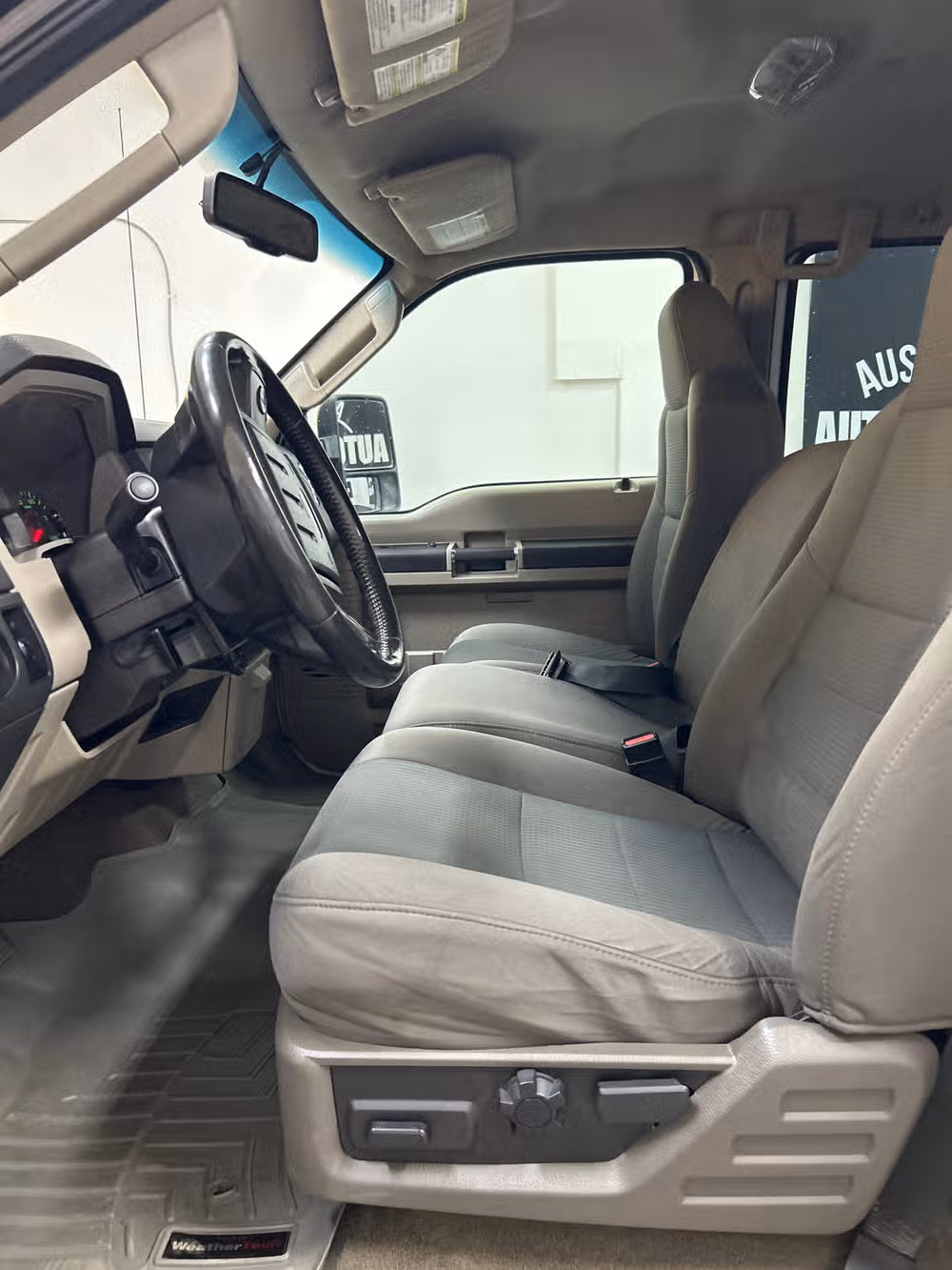 2010 Ford F-250 Super Duty Lariat Crew Cab Image 8