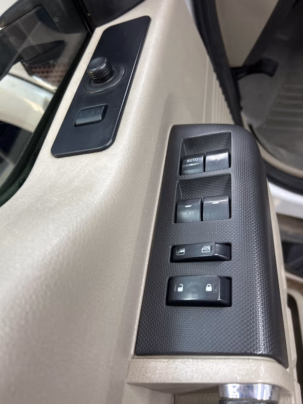 2010 Ford F-250 Super Duty Lariat Crew Cab Image 9