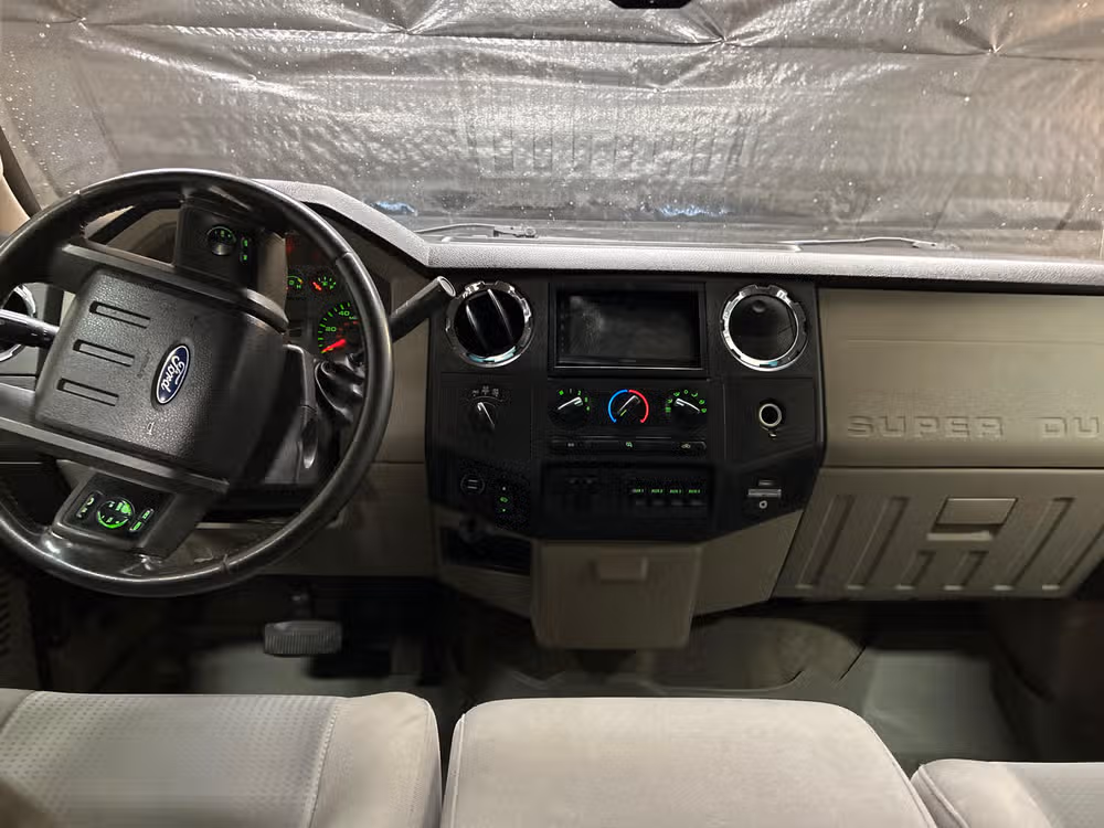 2010 Ford F-250 Super Duty Lariat Crew Cab Image 11